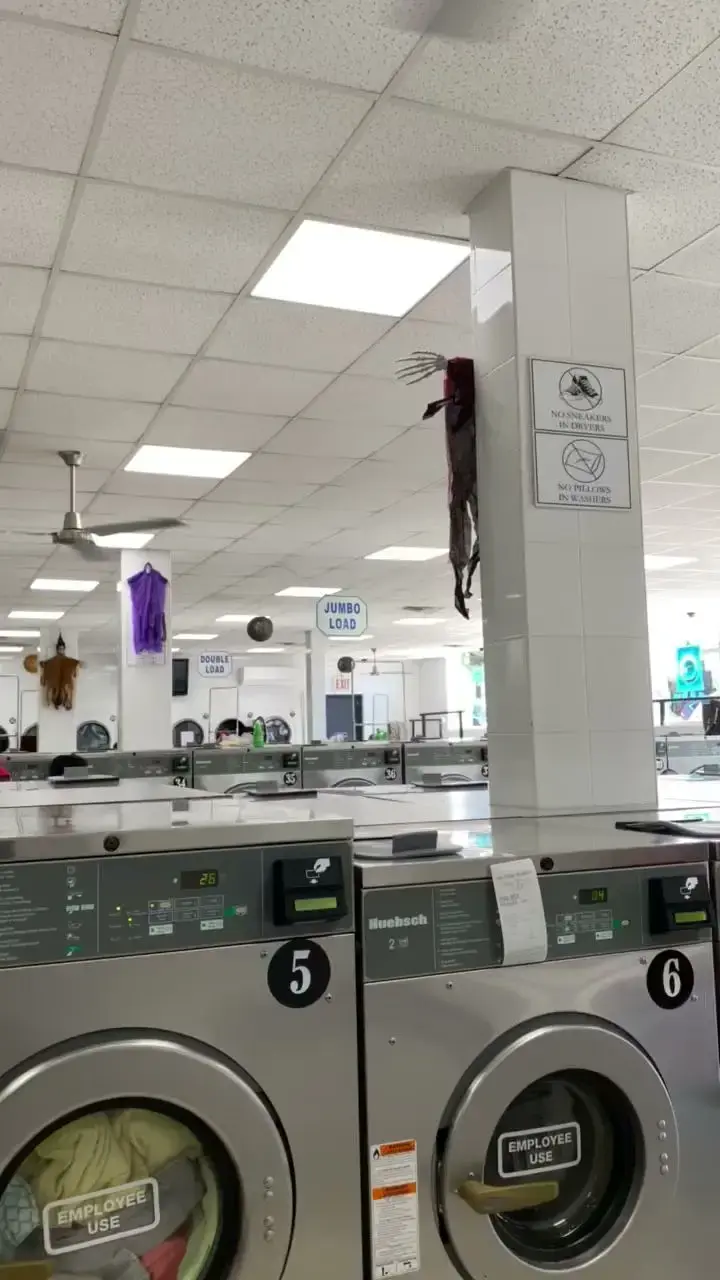 108 Corona Megawash Laundromat thumbnail 2