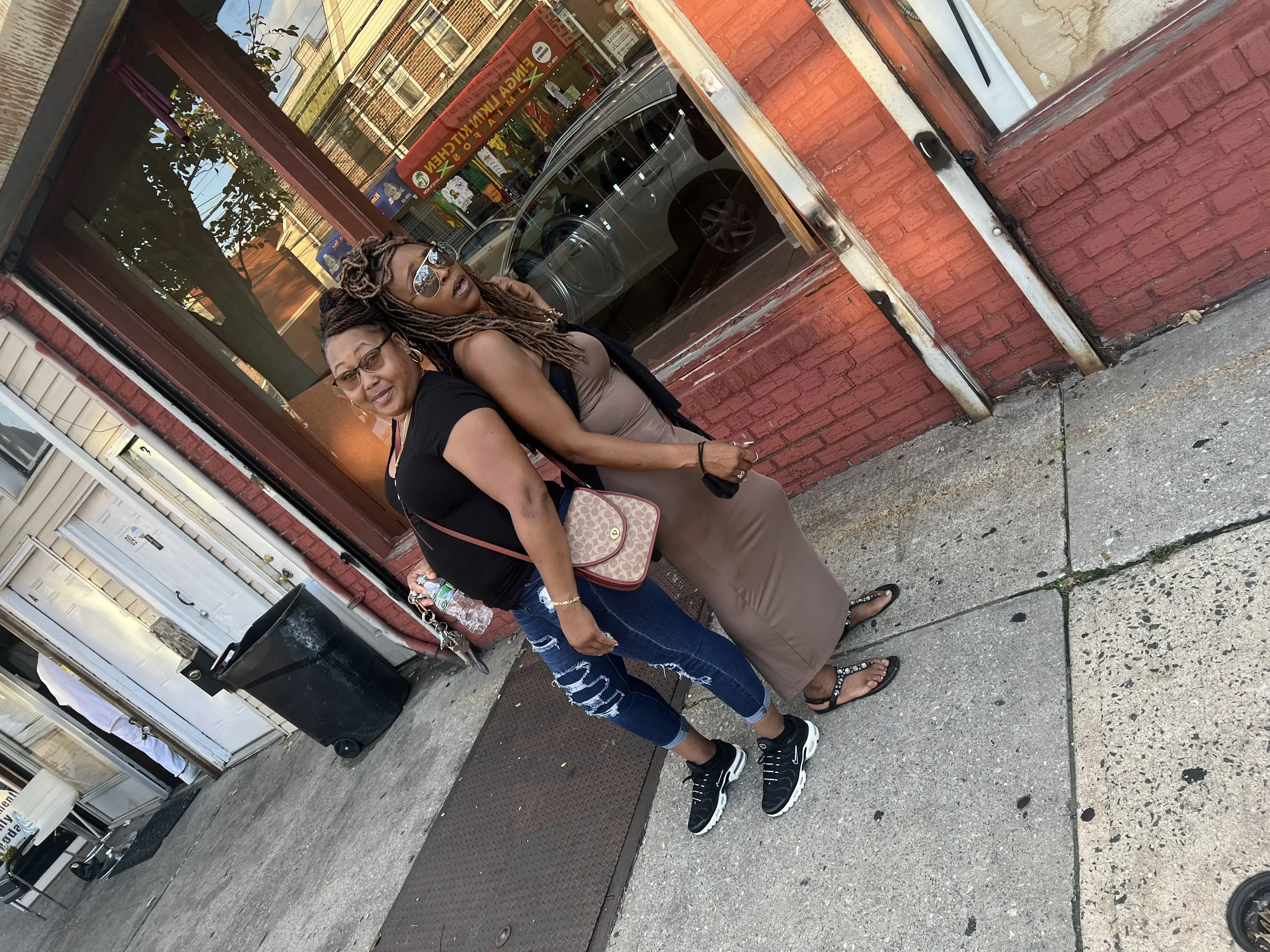 109 Farmers Laundromat - Image 3