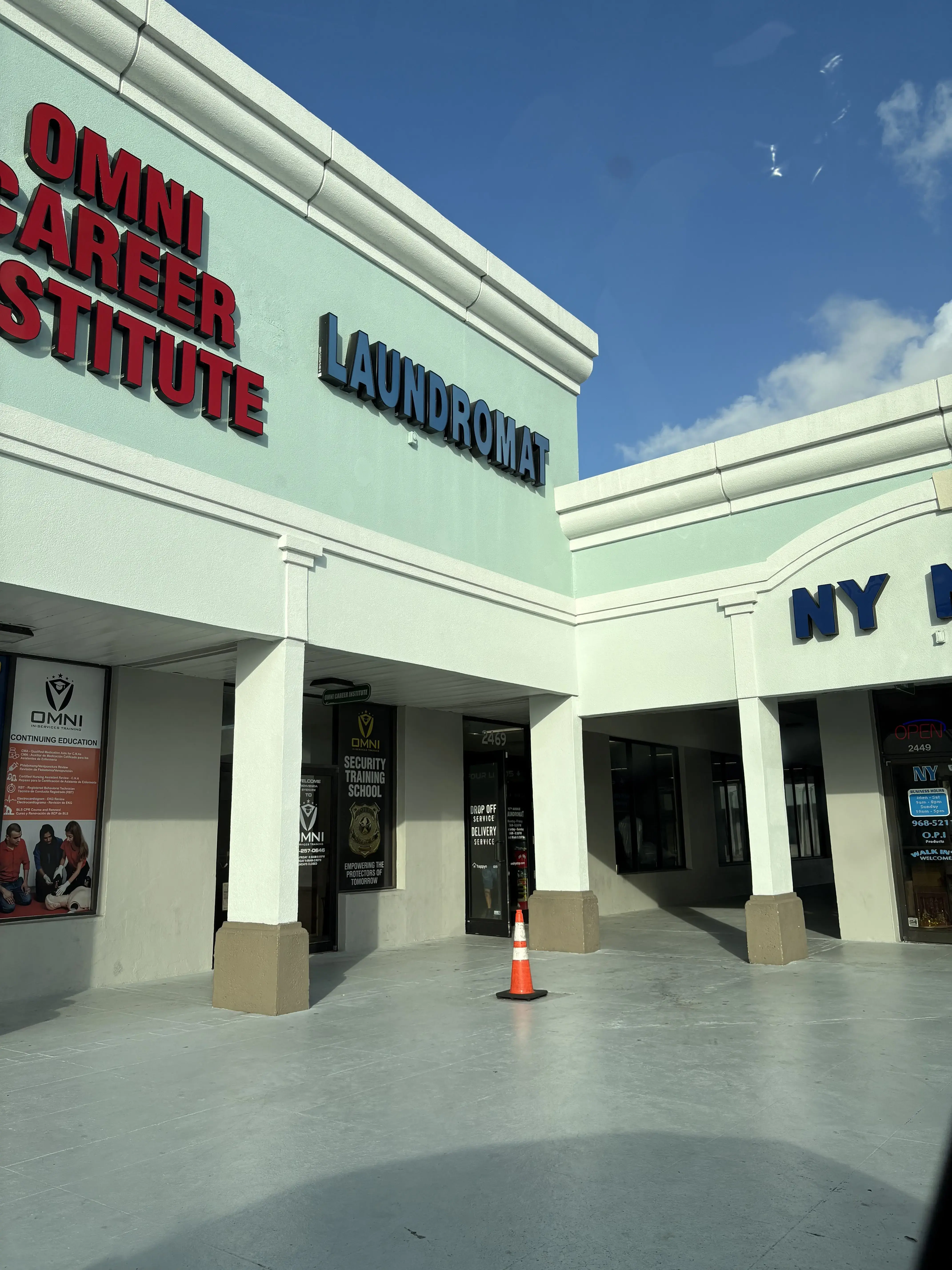 10th Ave Laundromat Express - Image 14
