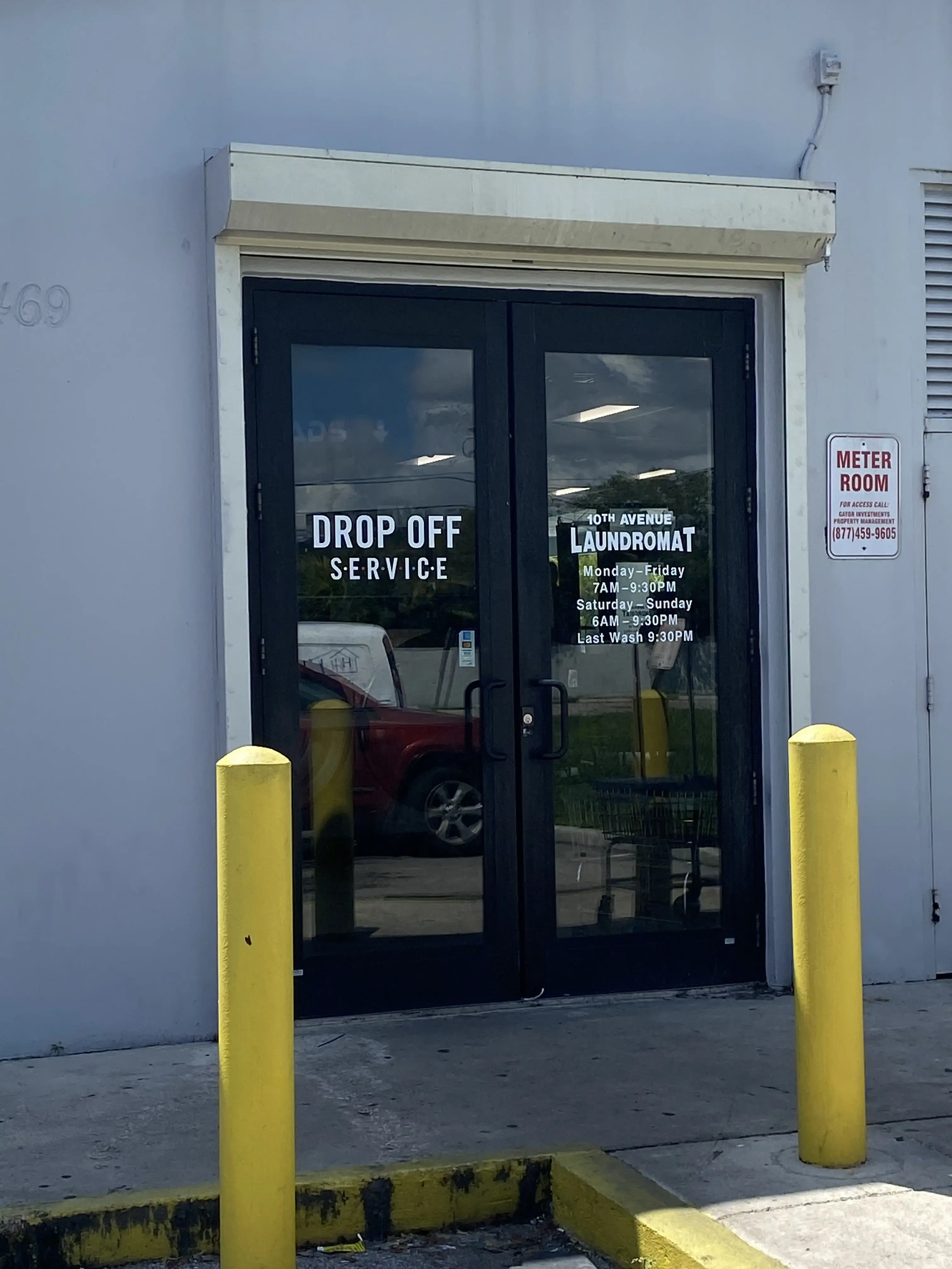 10th Ave Laundromat Express - Image 15