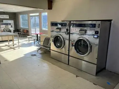 18th Street 24 Hour Laundry - Image 10