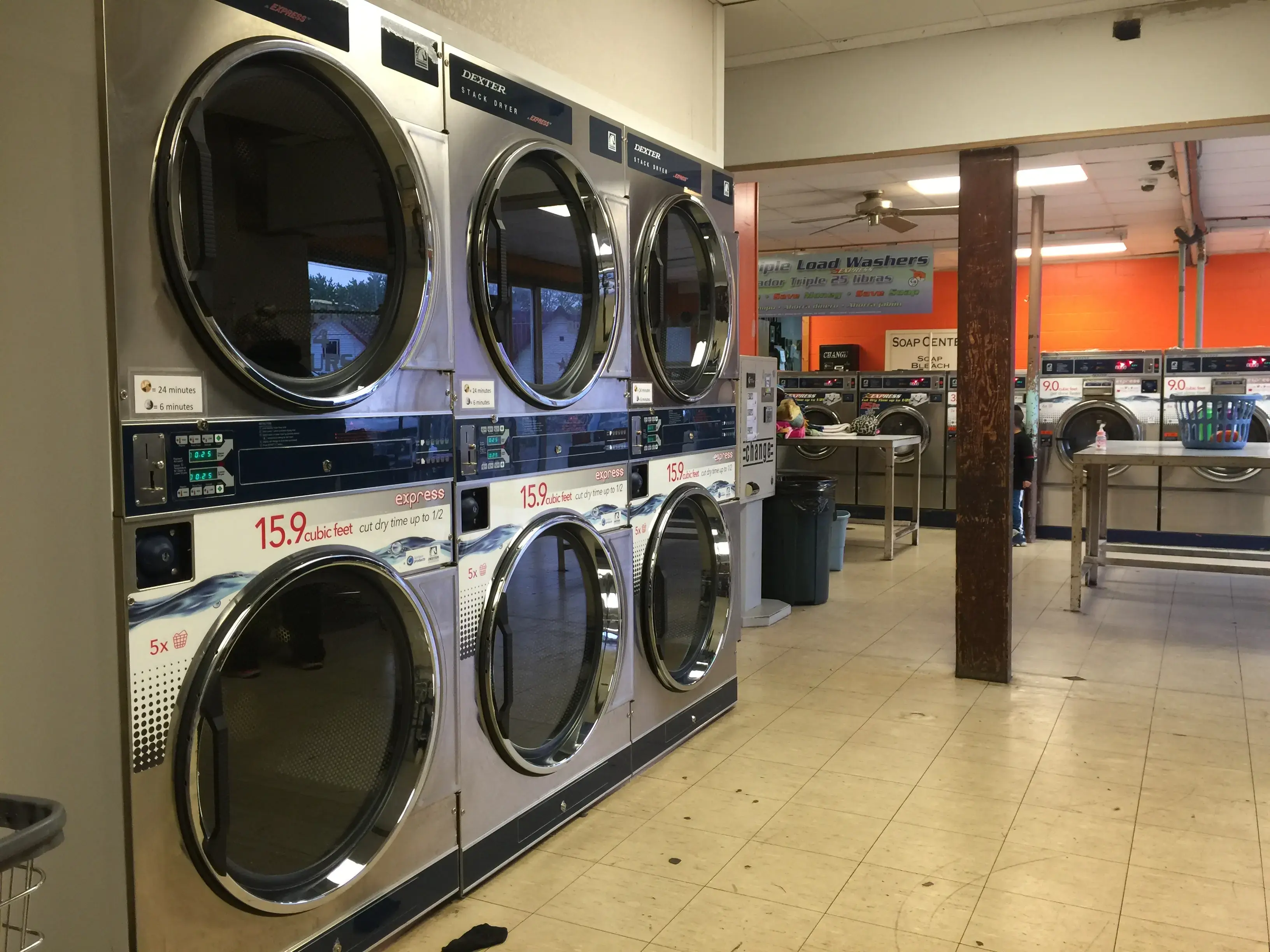 18th Street 24 Hour Laundry thumbnail 11