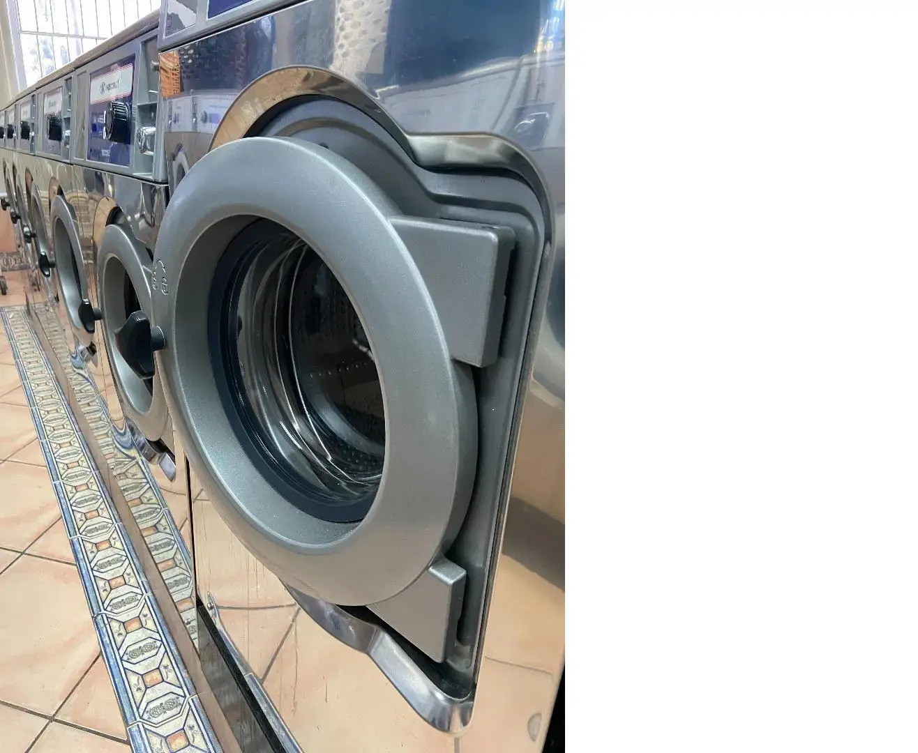 1Eco Coin Laundry & Dry cleaning - Image 11