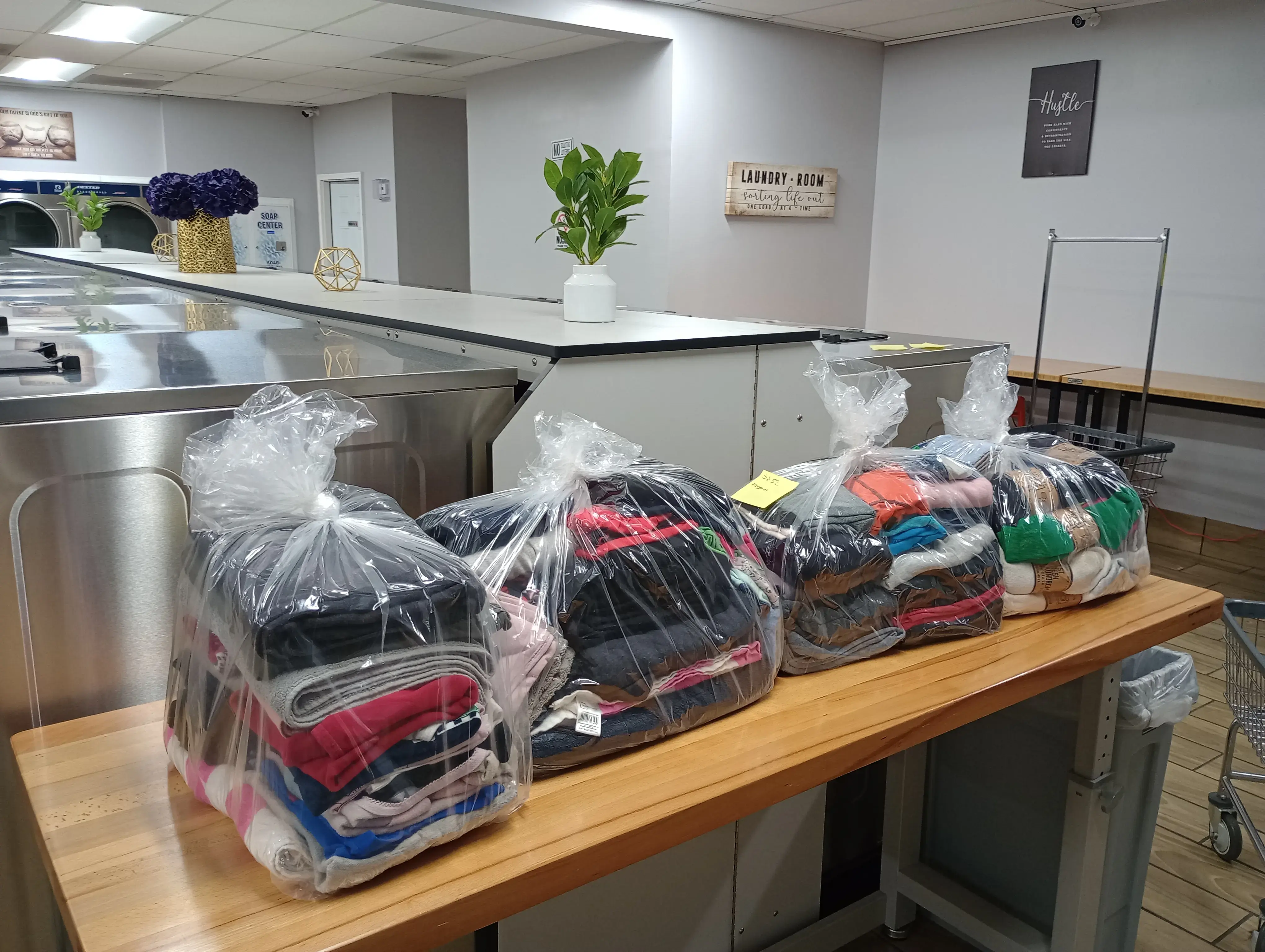 1st Fresh Laundromat - Image 9