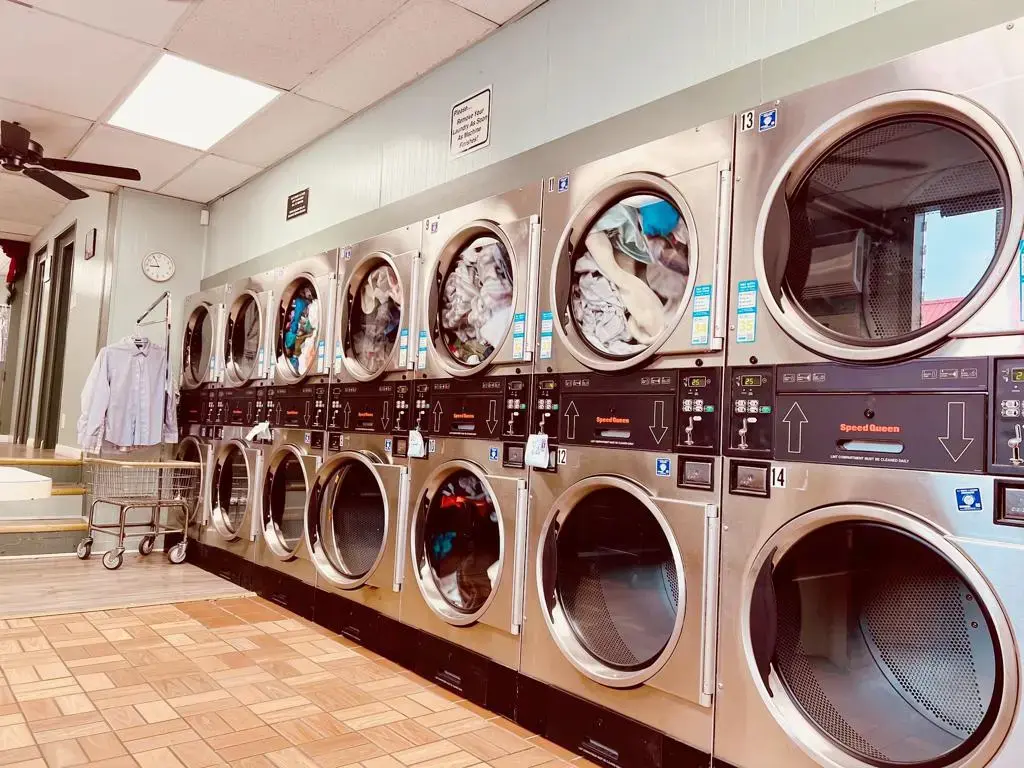 2 Boys Laundromat thumbnail 5