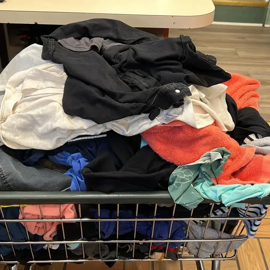 2 Boys Laundromat - Image 12