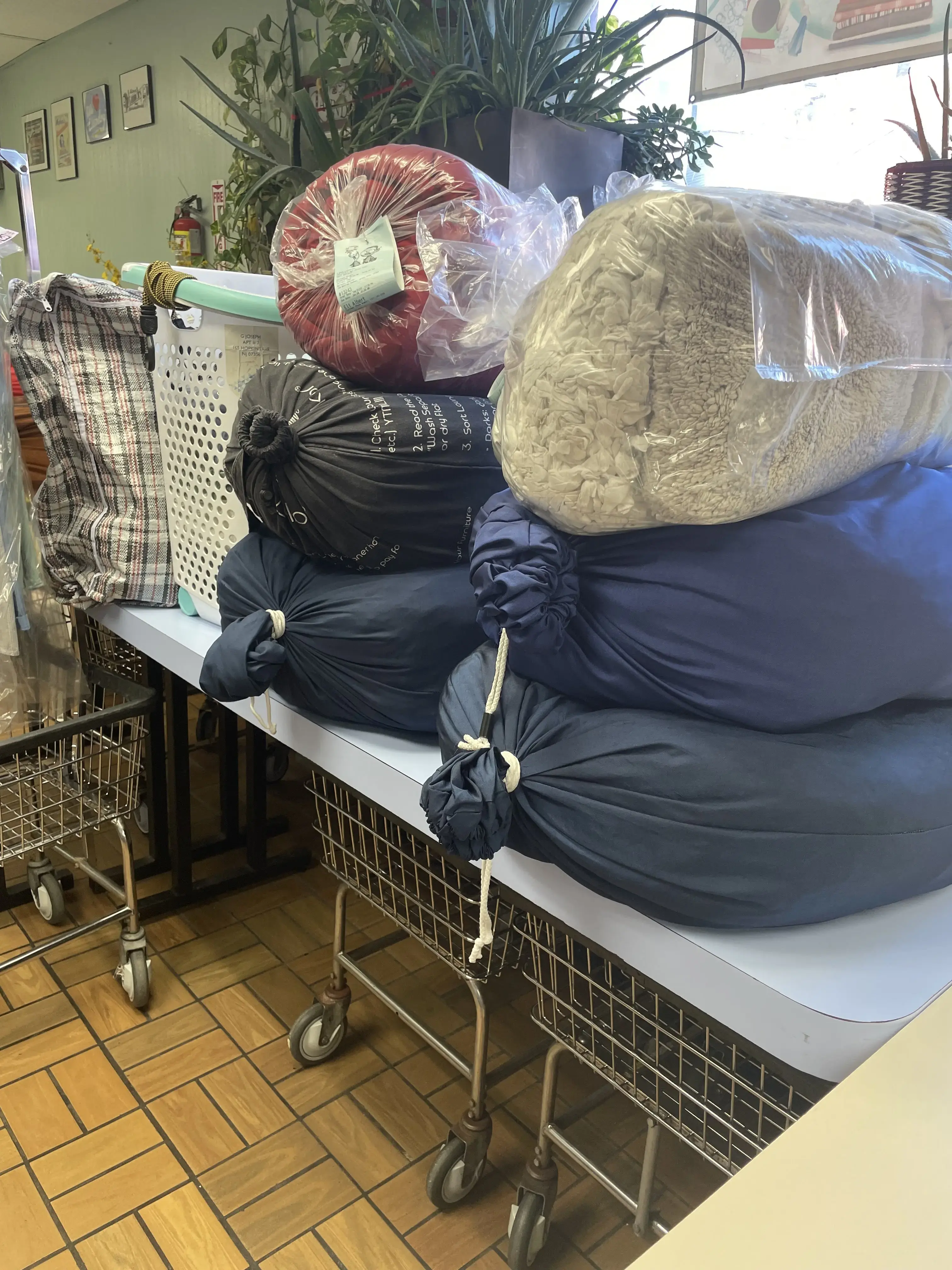 2 Boys Laundromat thumbnail 3
