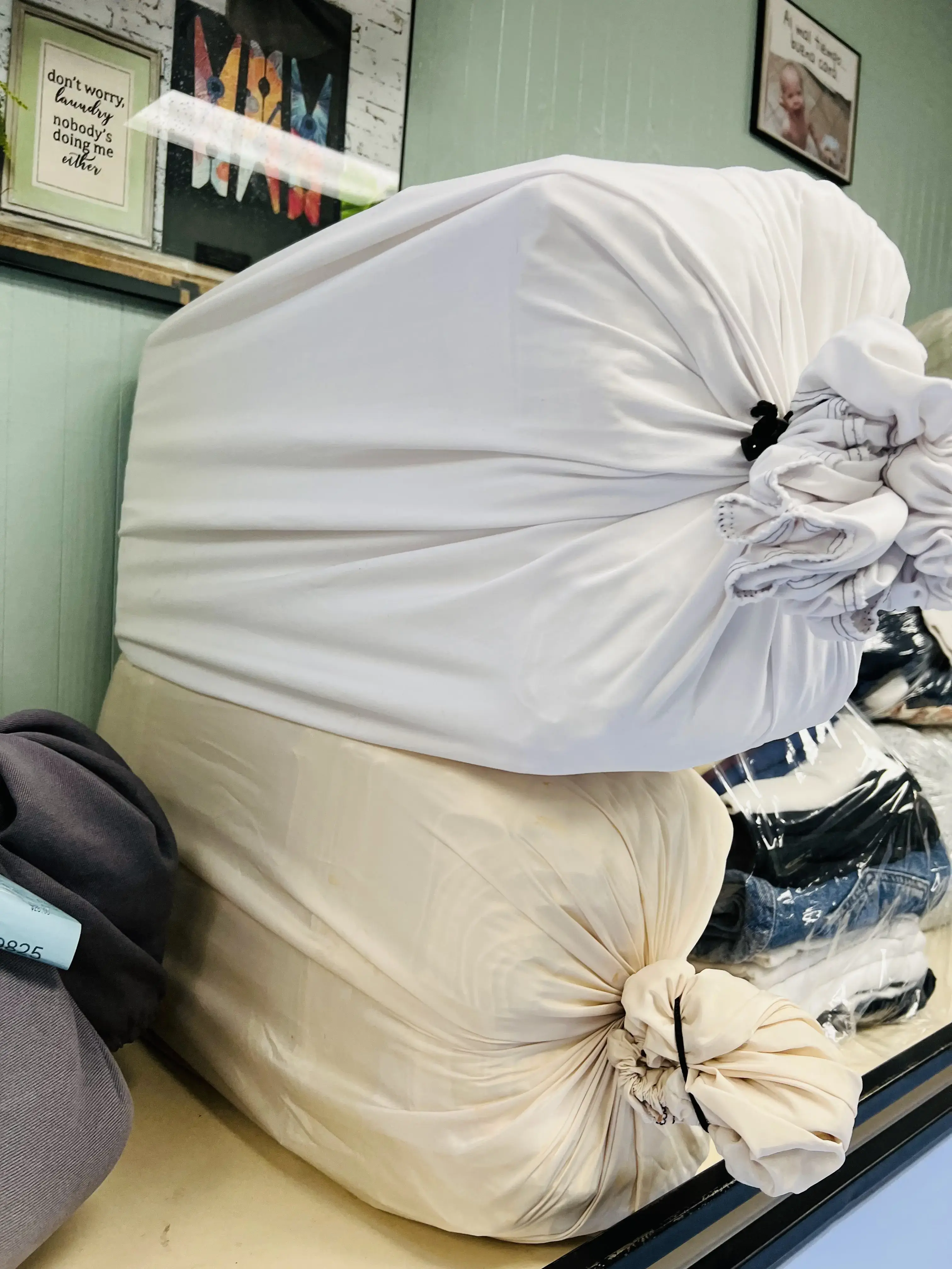2 Boys Laundromat thumbnail 20