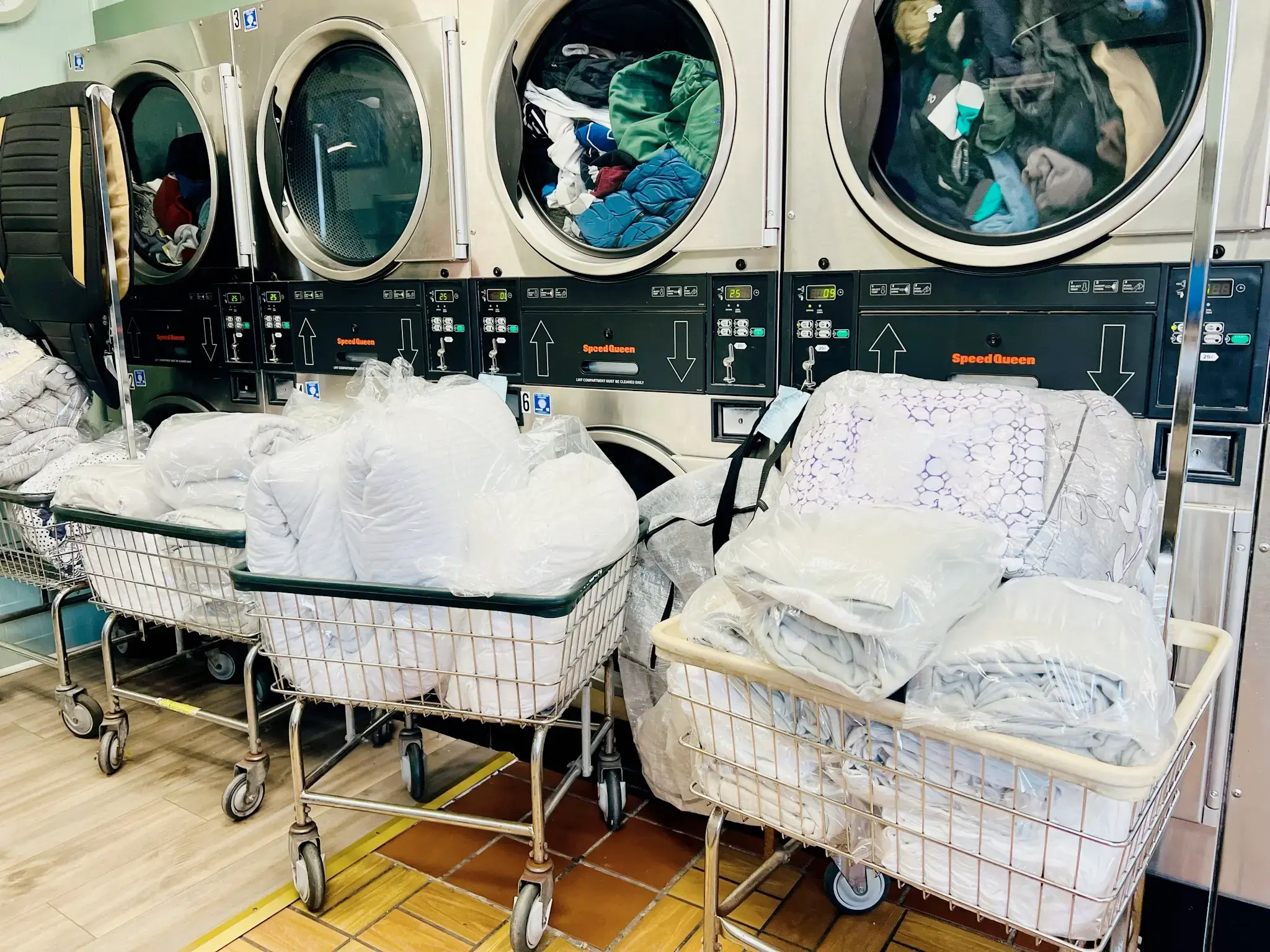 2 Boys Laundromat - Image 10