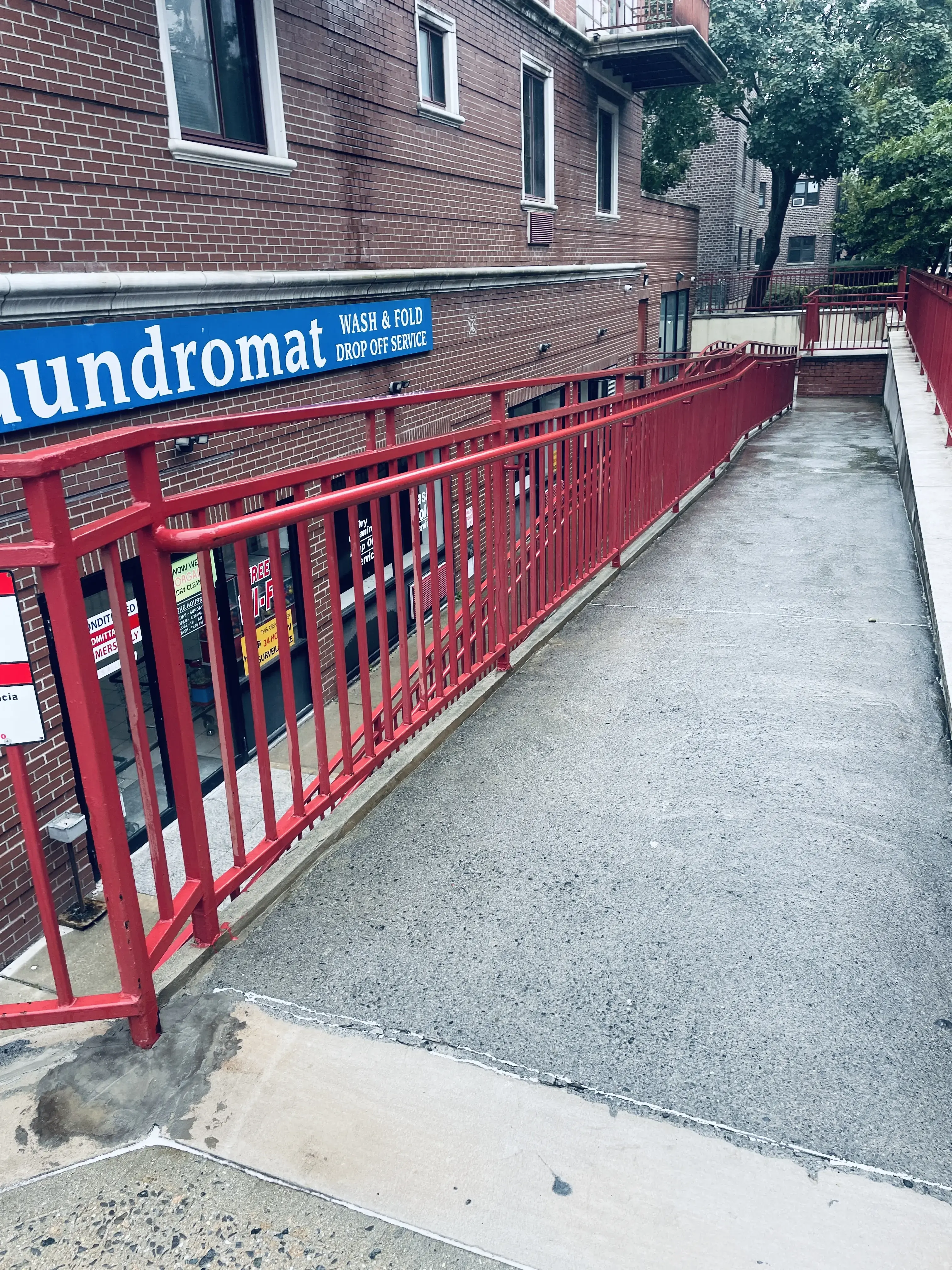 21 Plaza Laundromat thumbnail 8