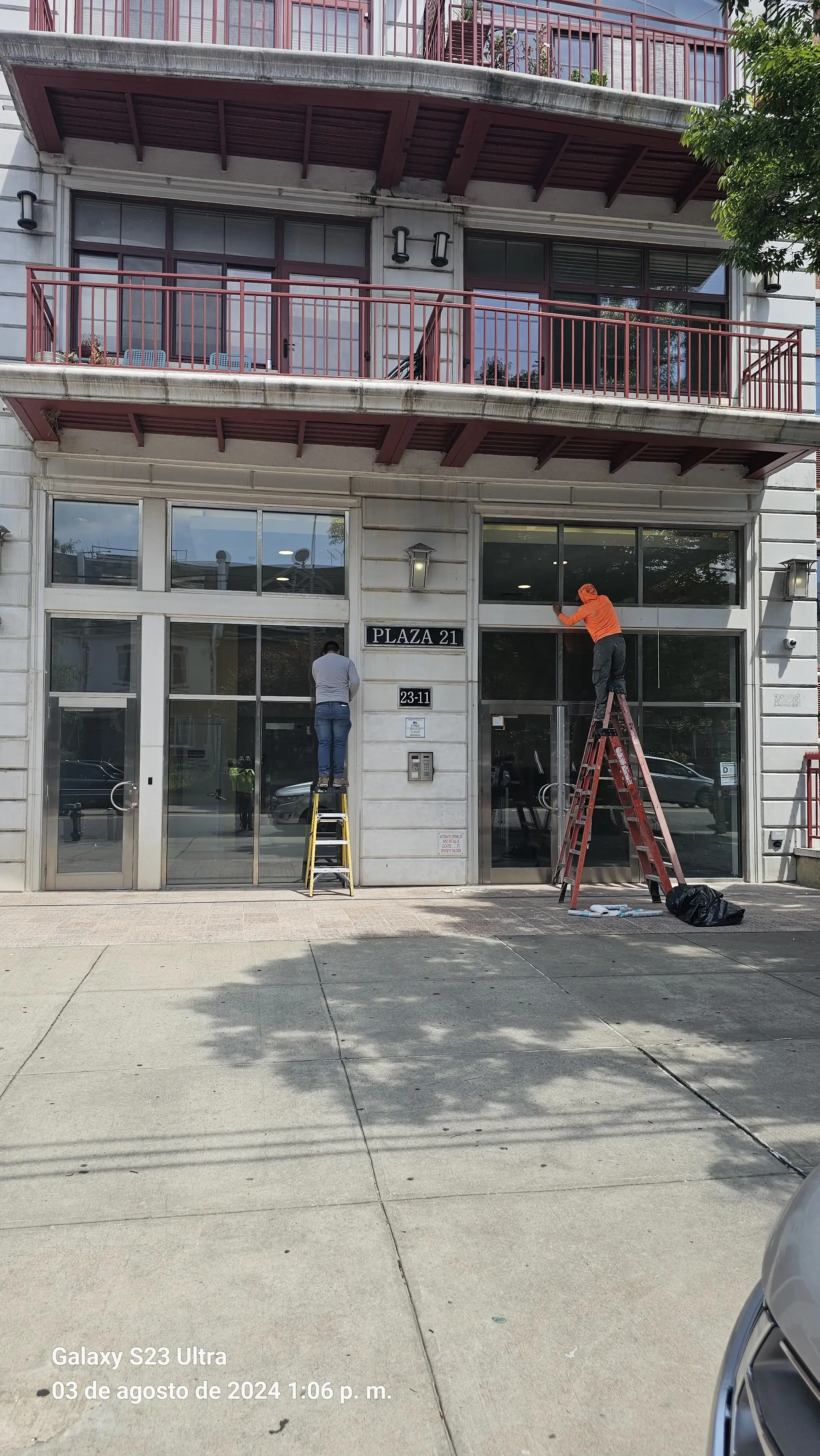 21 Plaza Laundromat thumbnail 2