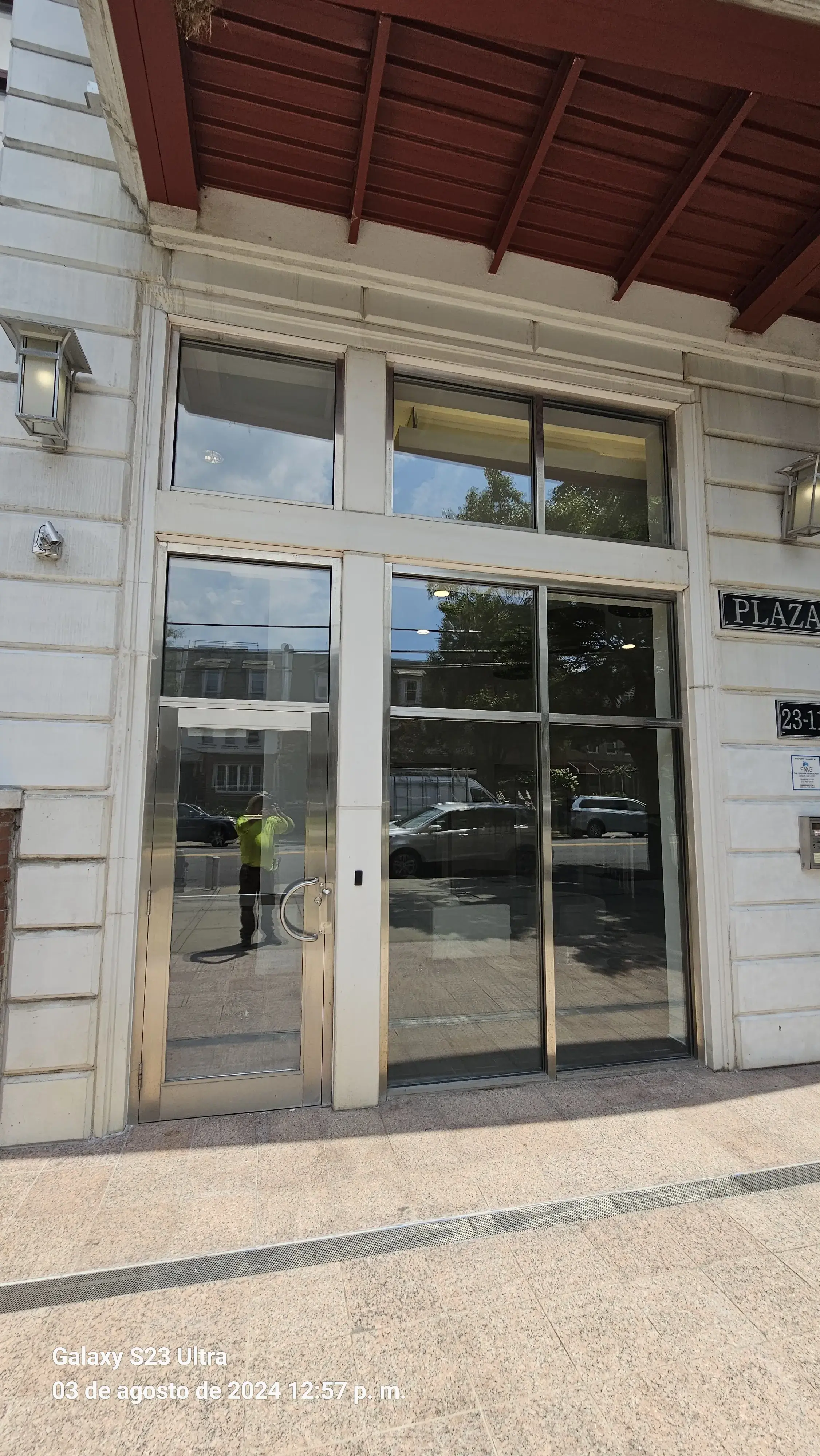 21 Plaza Laundromat - Image 4