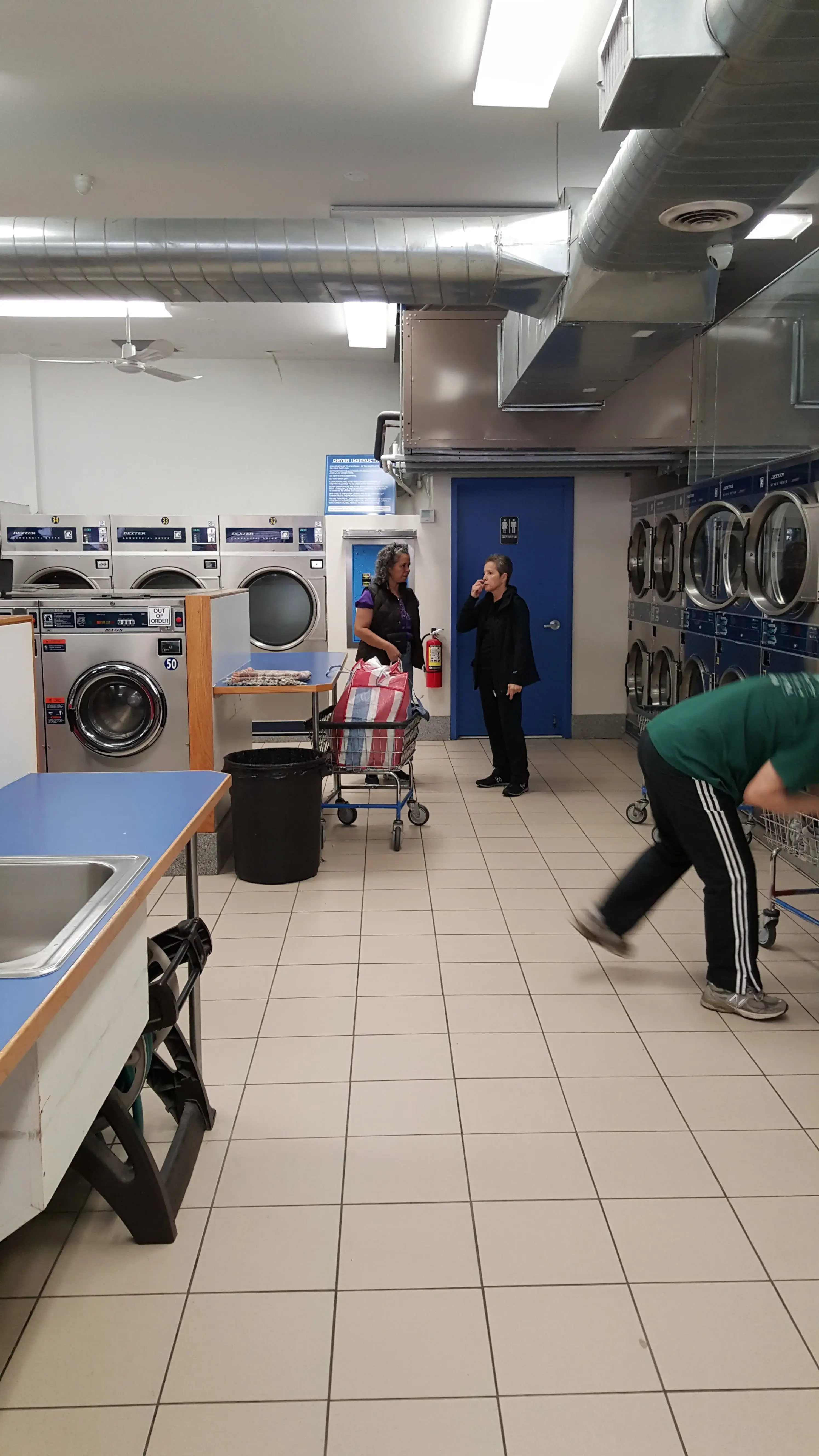21 Plaza Laundromat - Image 6