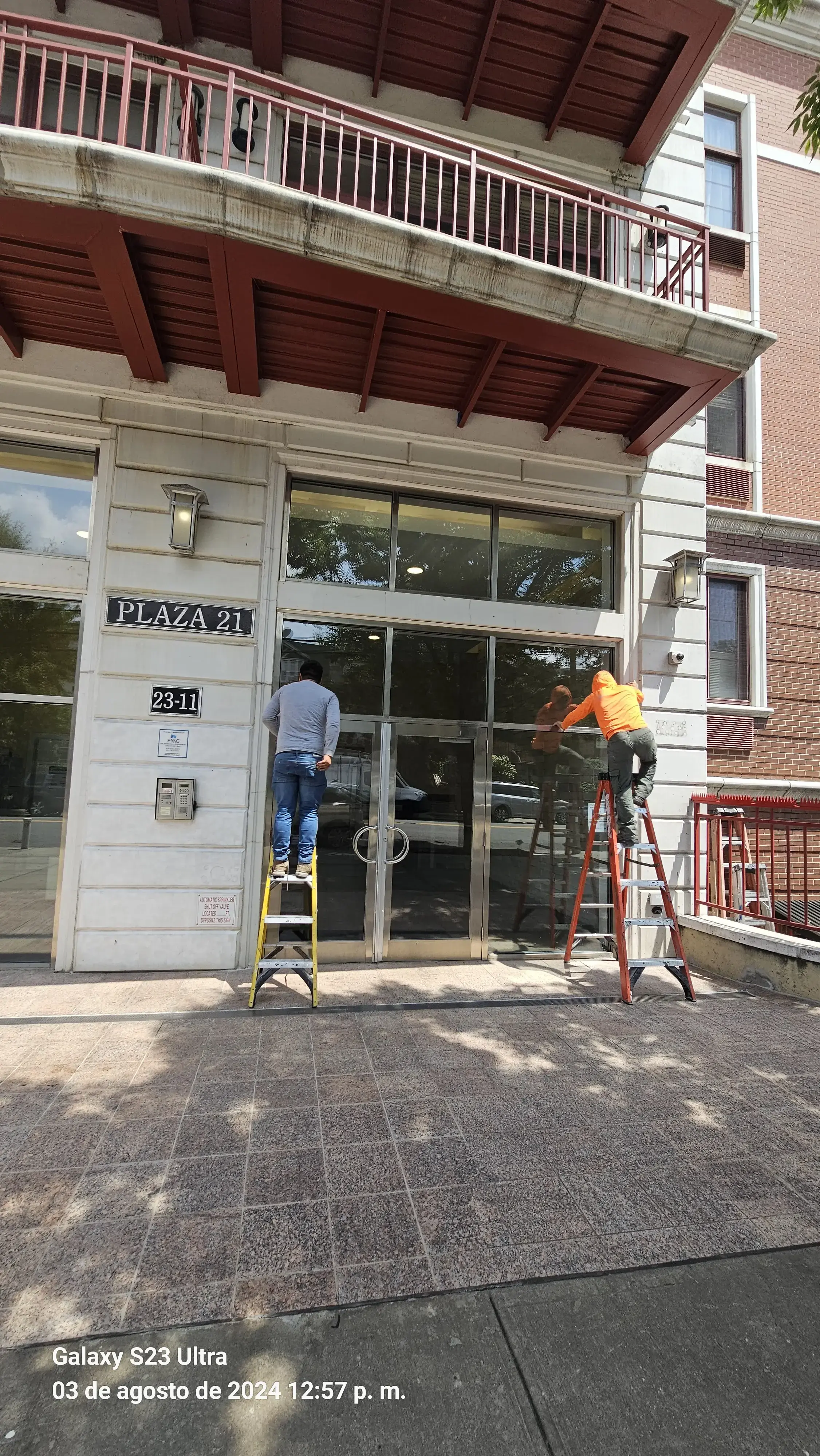 21 Plaza Laundromat - Image 5