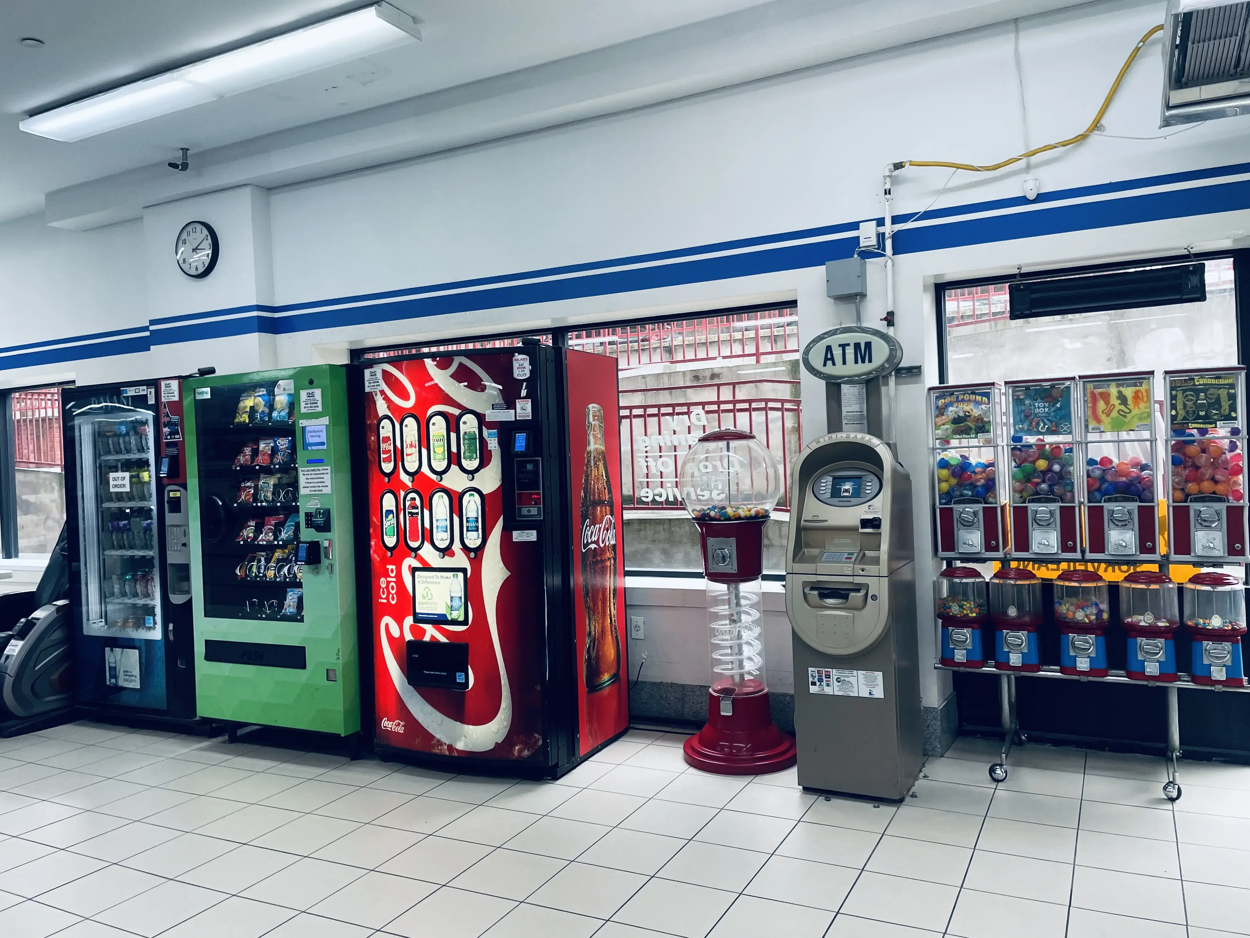 21 Plaza Laundromat thumbnail 3