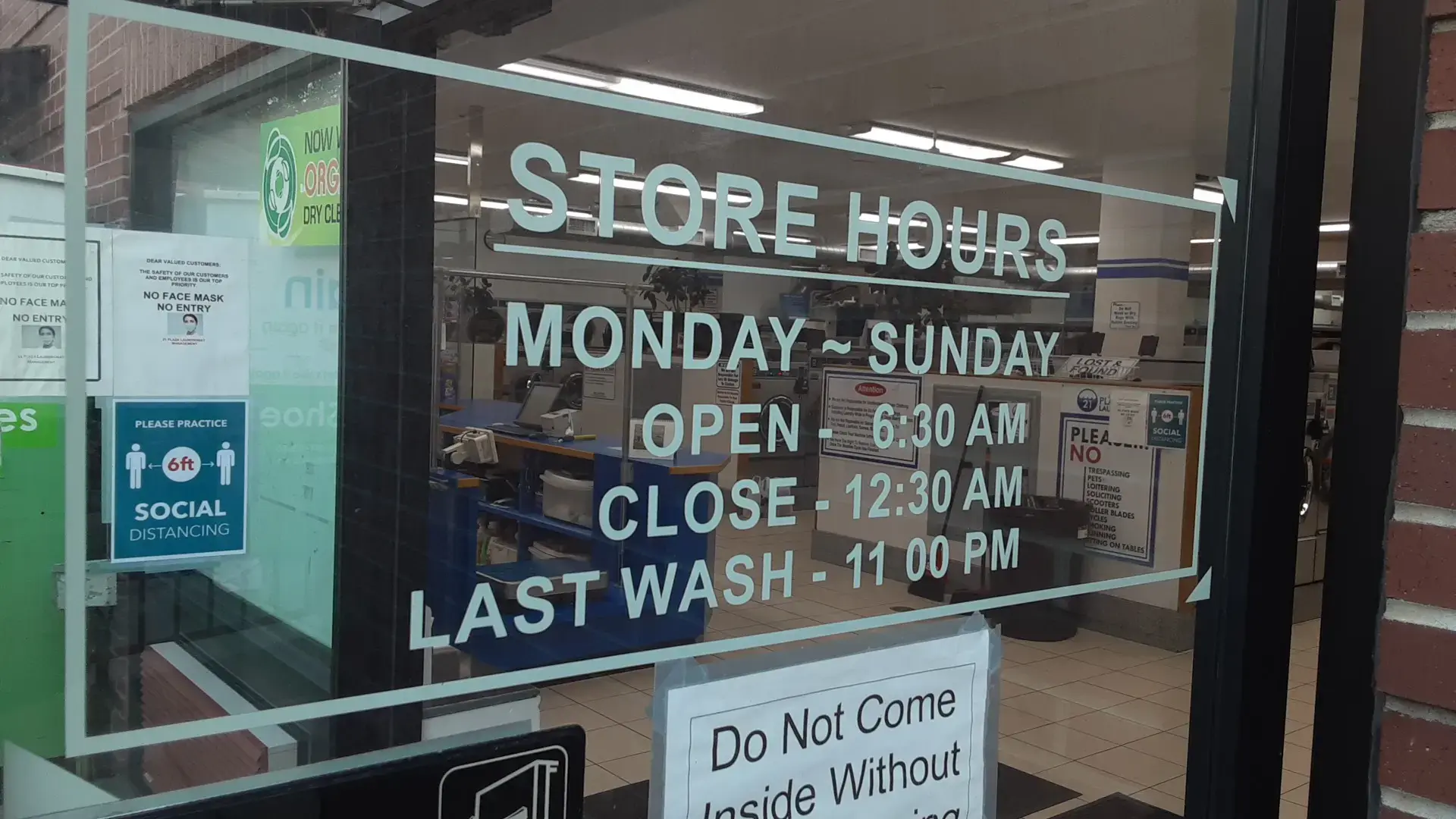 21 Plaza Laundromat - Image 11