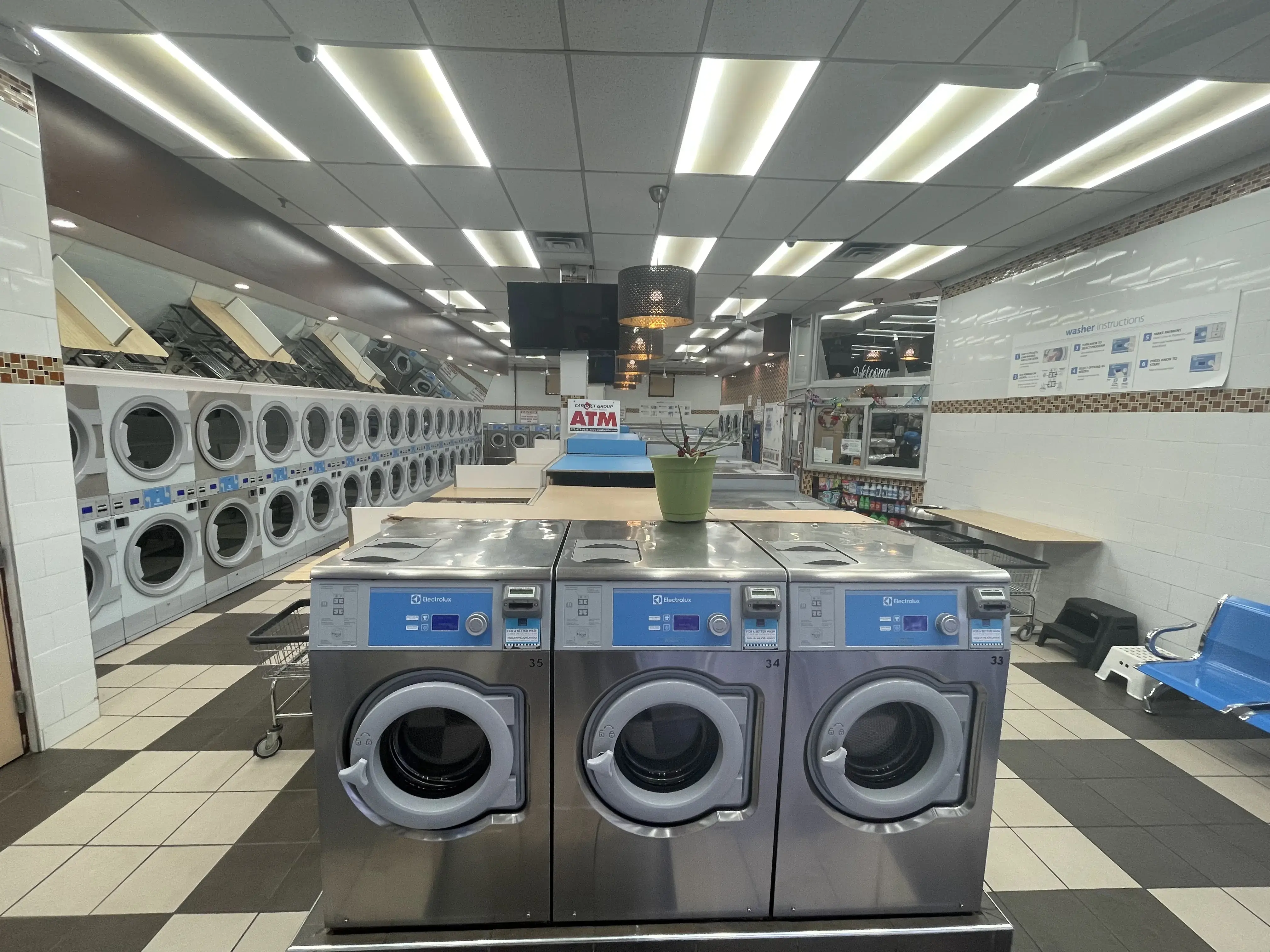 2286 LAUNDROMAT - Image 1