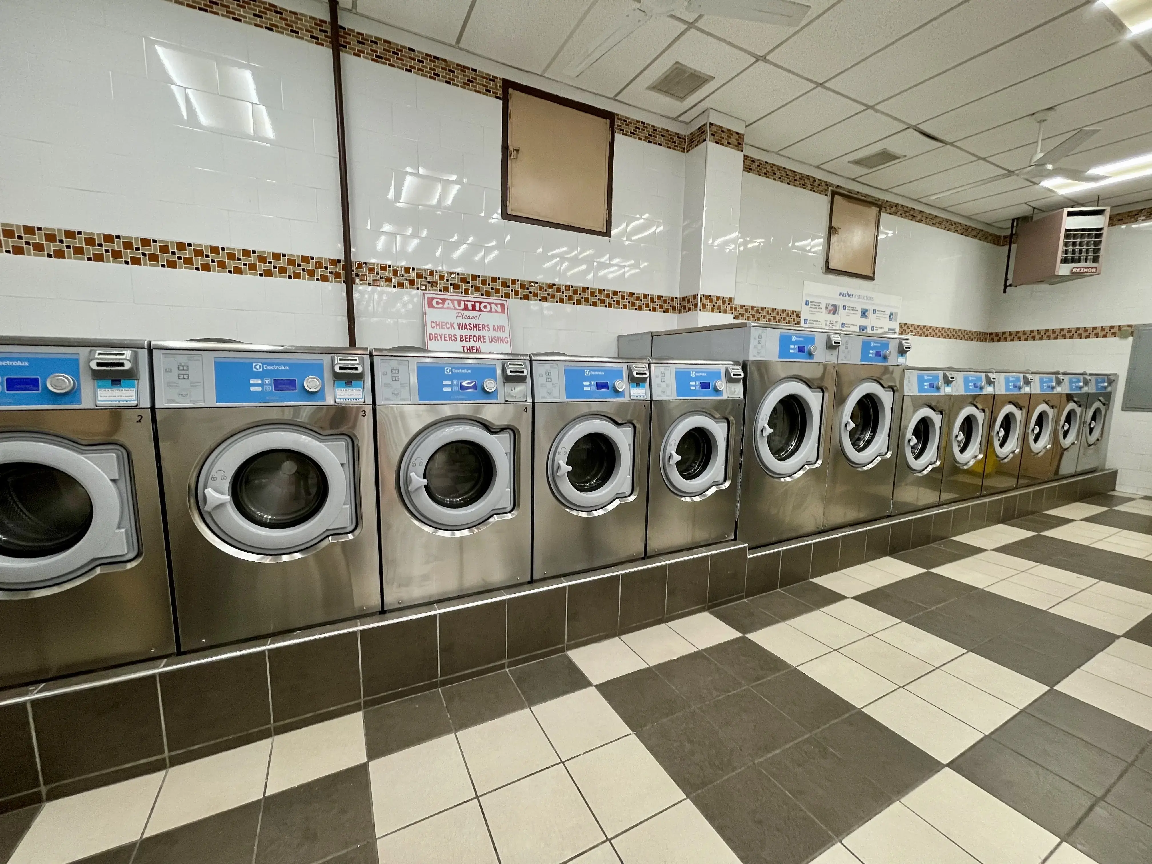 2286 LAUNDROMAT thumbnail 5