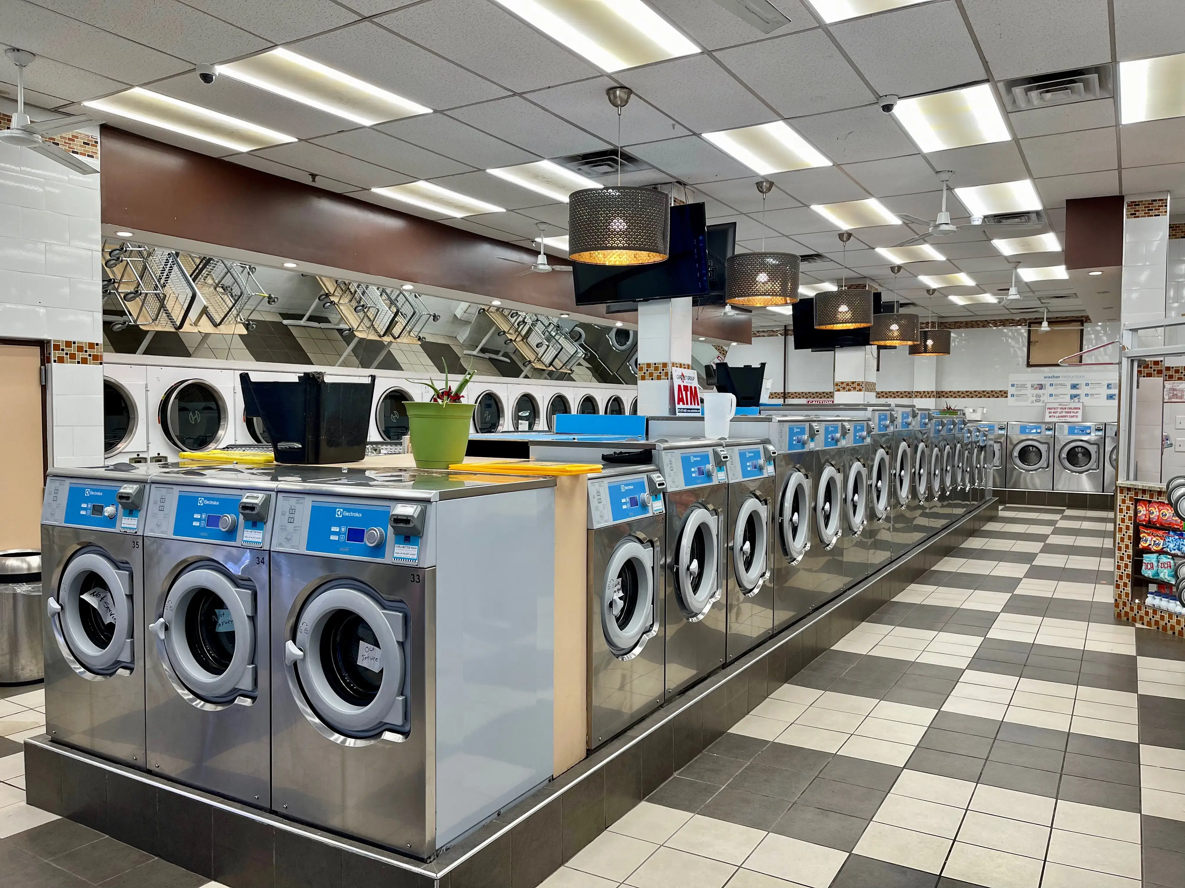 2286 LAUNDROMAT - Image 7