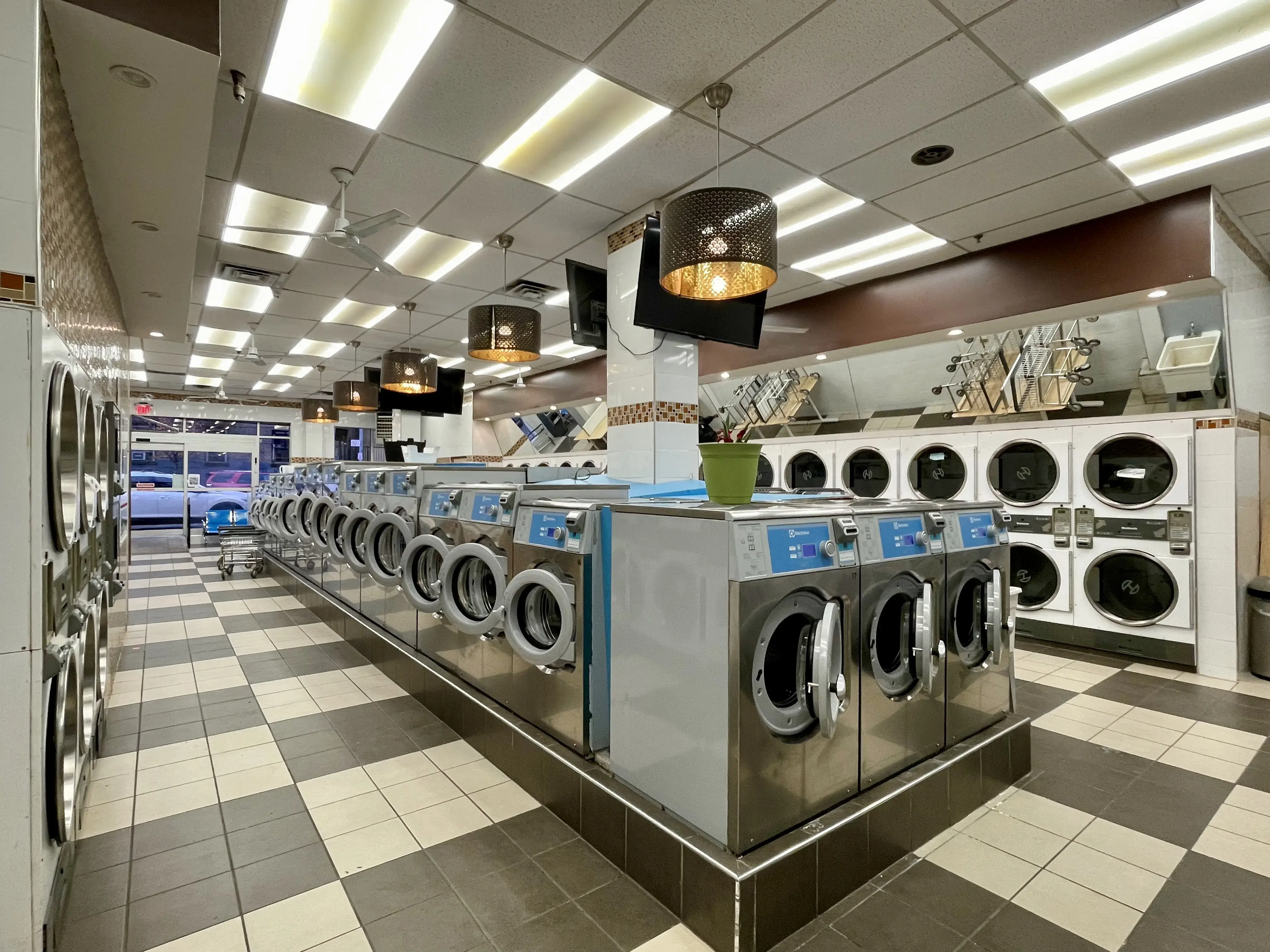 2286 LAUNDROMAT thumbnail 6