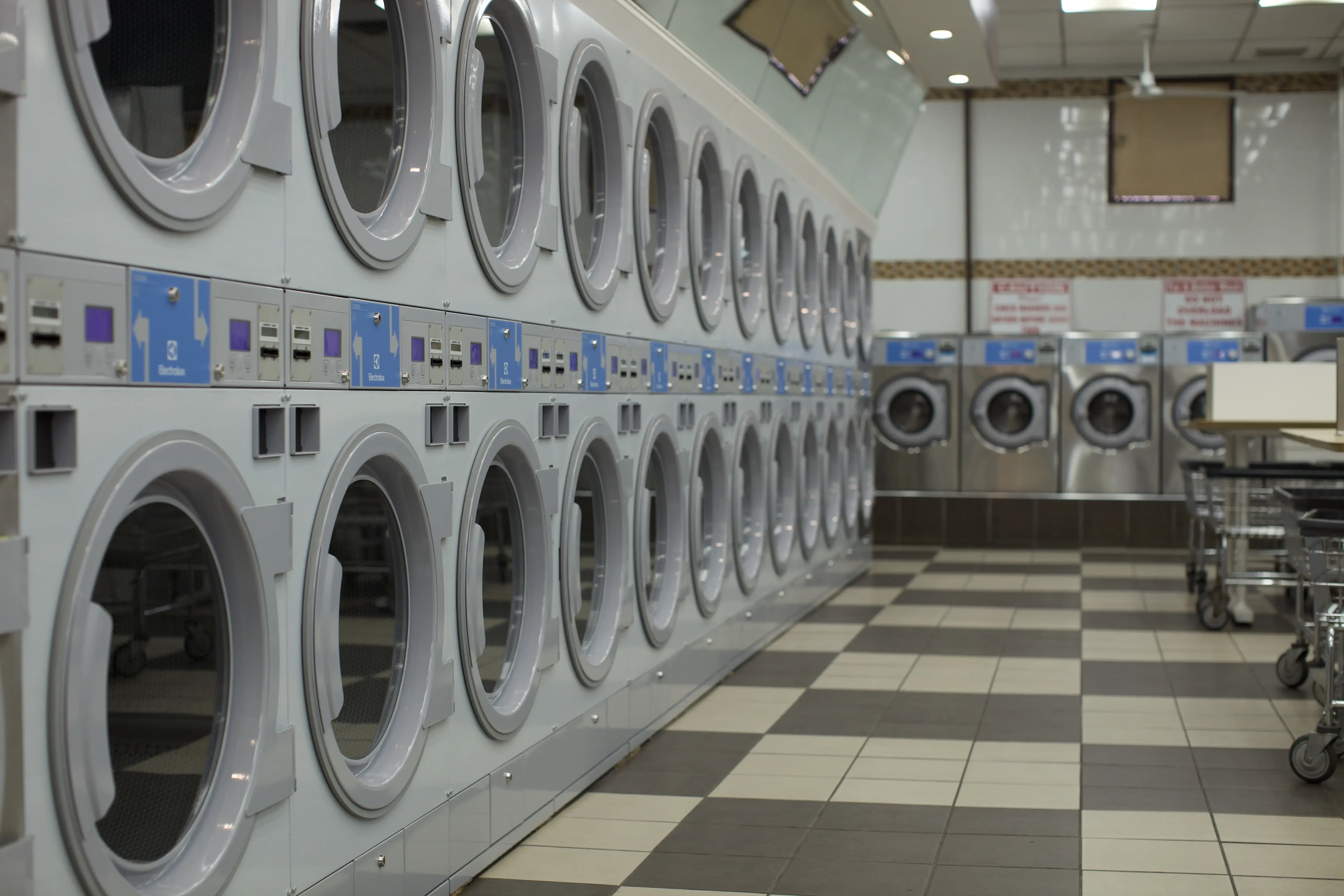 2286 LAUNDROMAT thumbnail 4