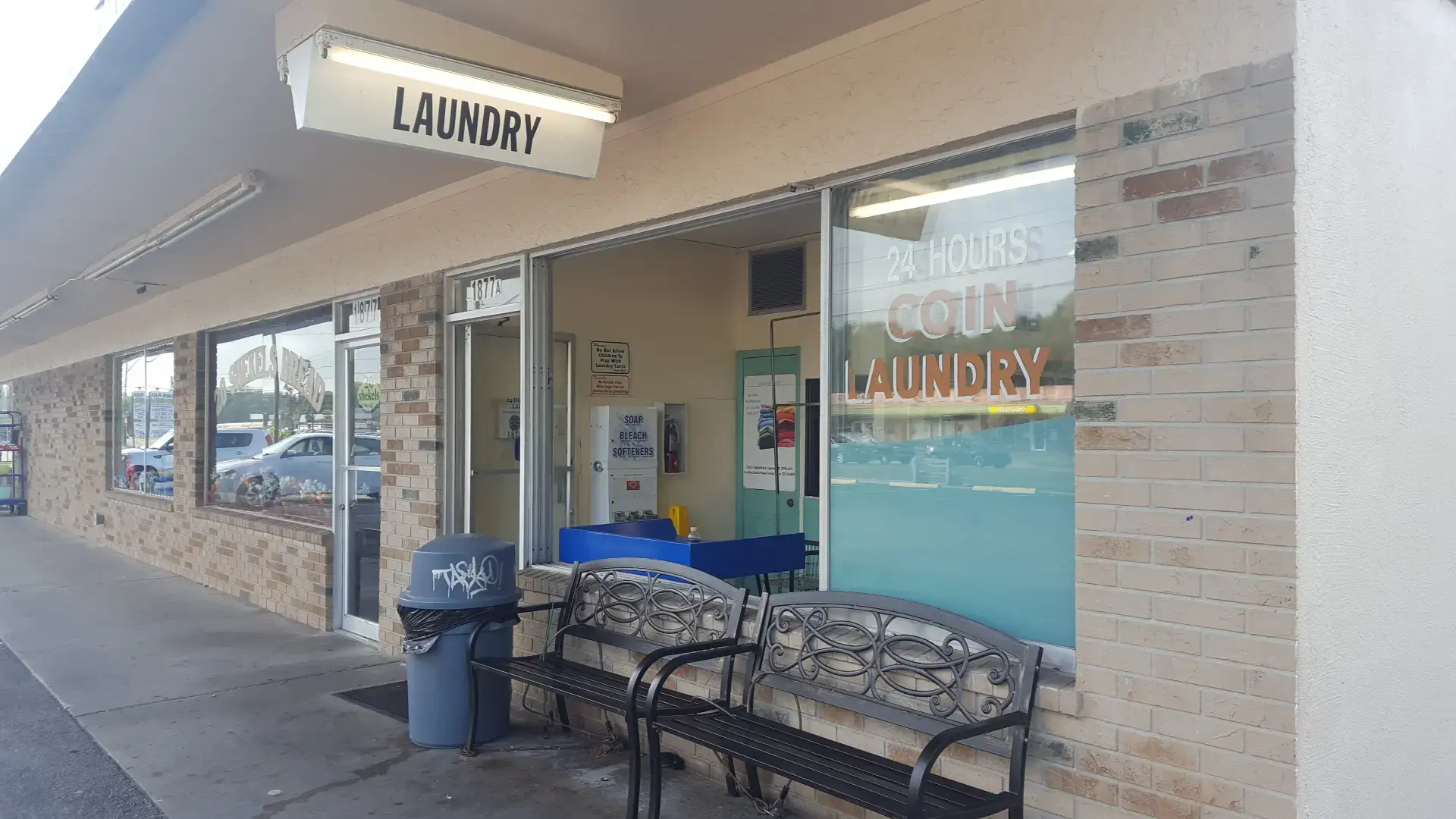 24 Hour Coin Laundry - Image 9