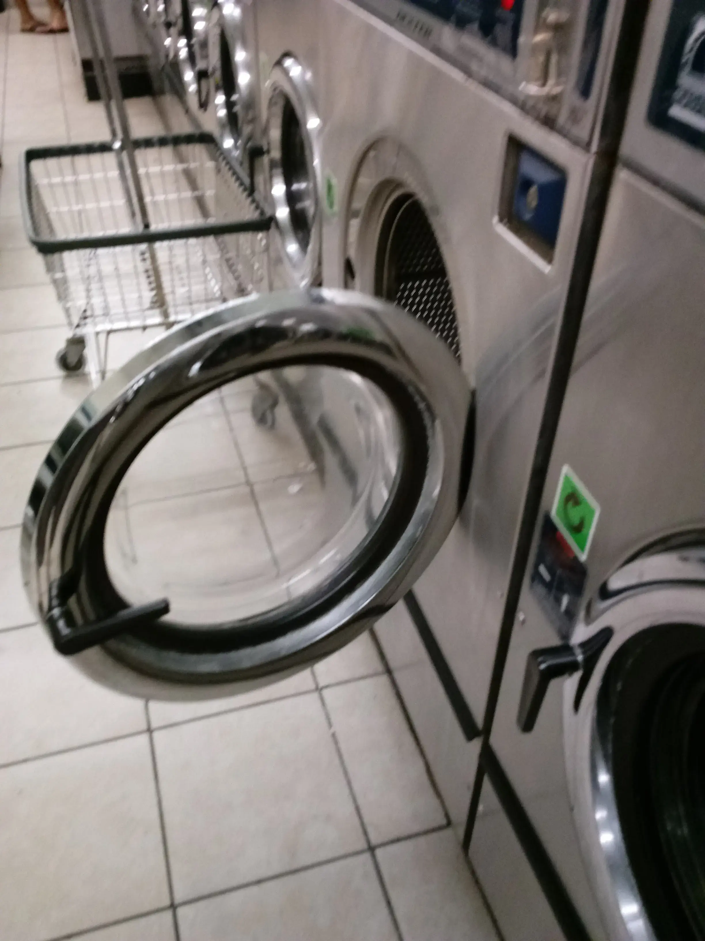 24 Hour Coin Laundry thumbnail 8