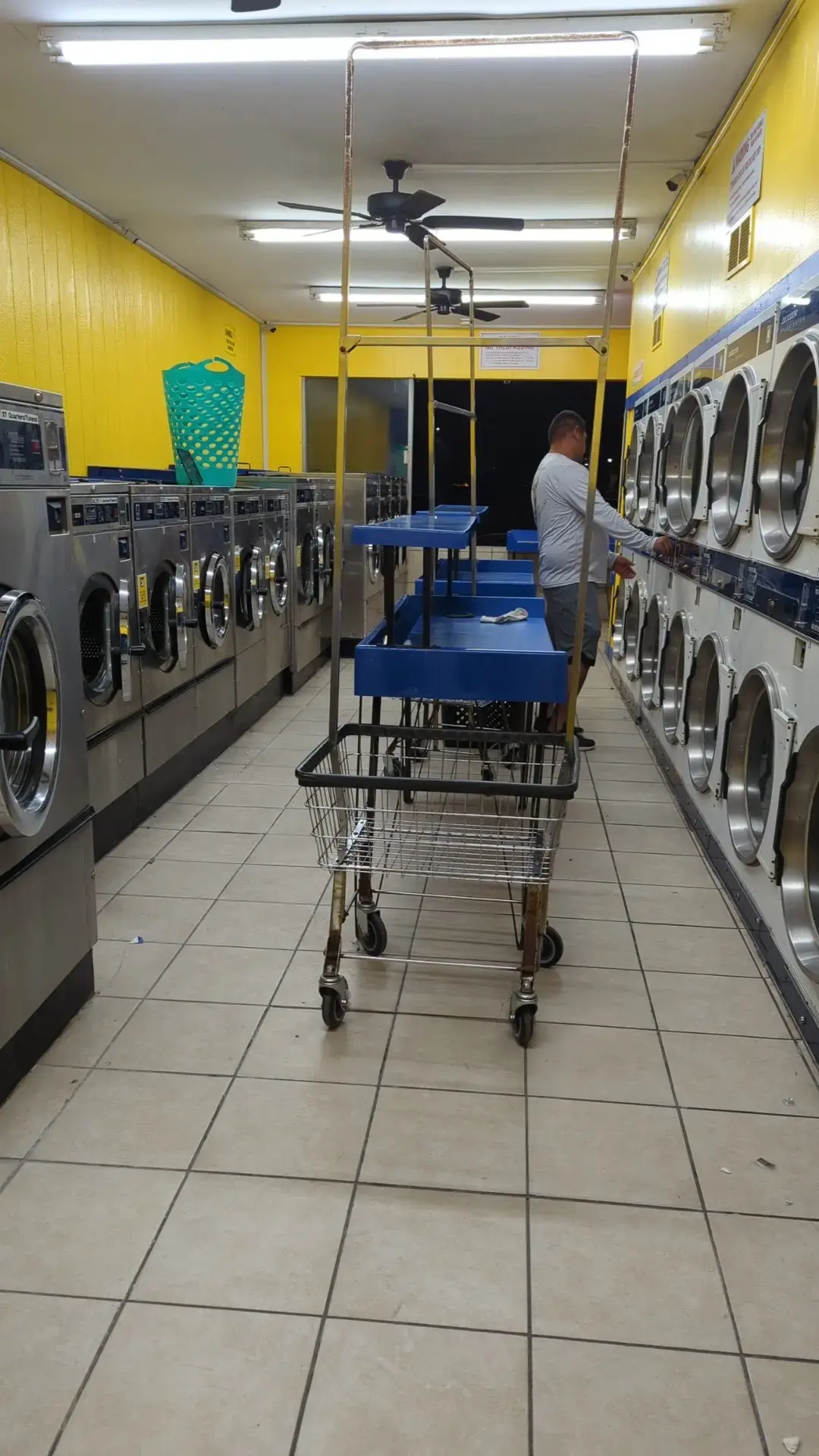 24 Hour Coin Laundry - Image 15