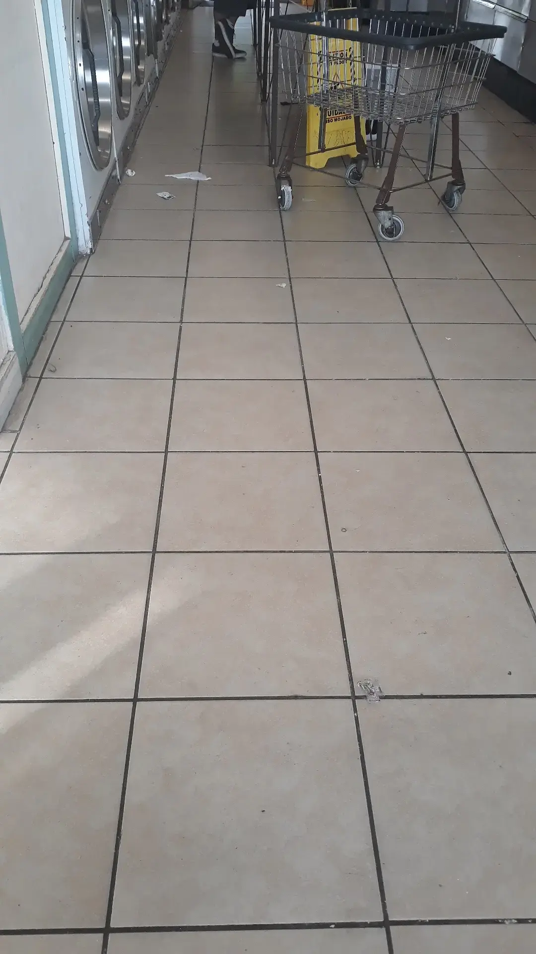 24 Hour Coin Laundry - Image 11