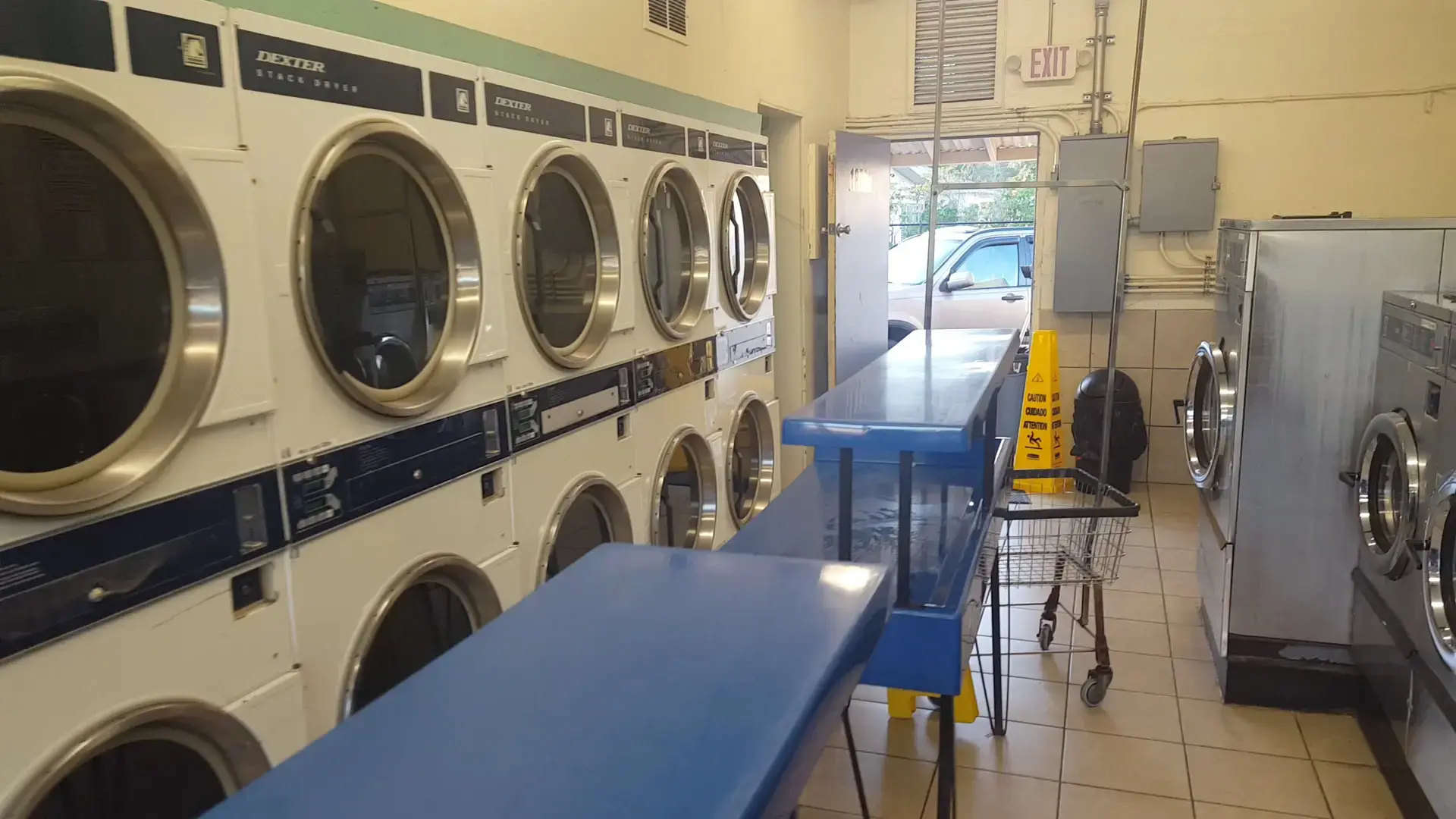 24 Hour Coin Laundry thumbnail 2