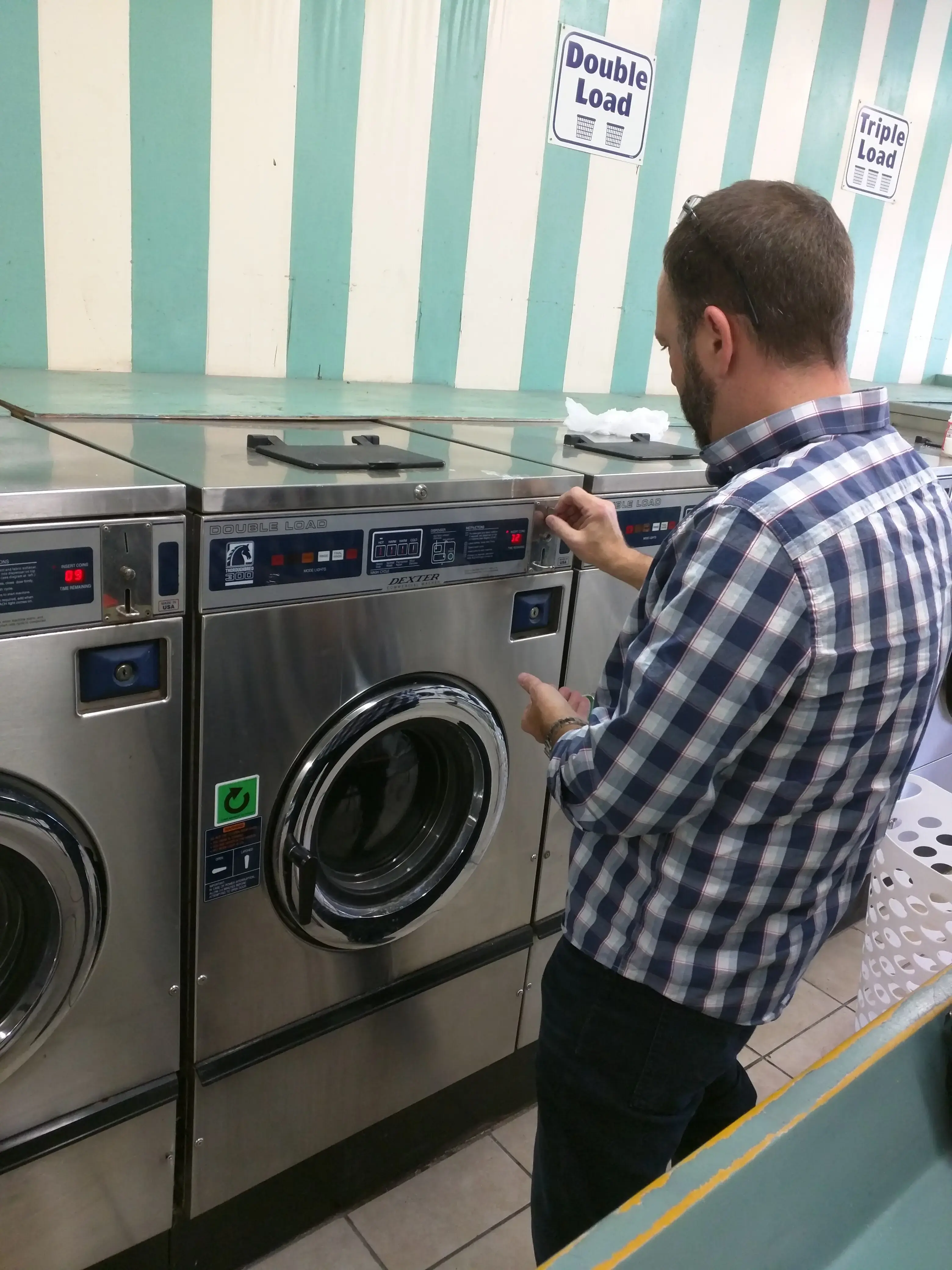 24 Hour Coin Laundry - Image 4