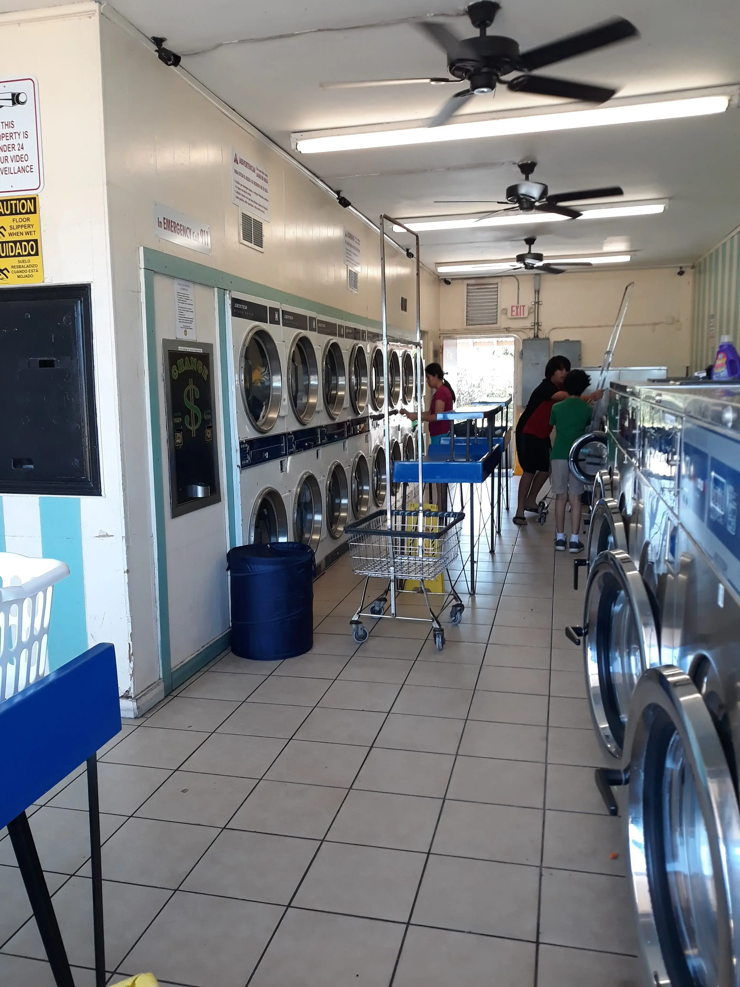 24 Hour Coin Laundry - Image 12