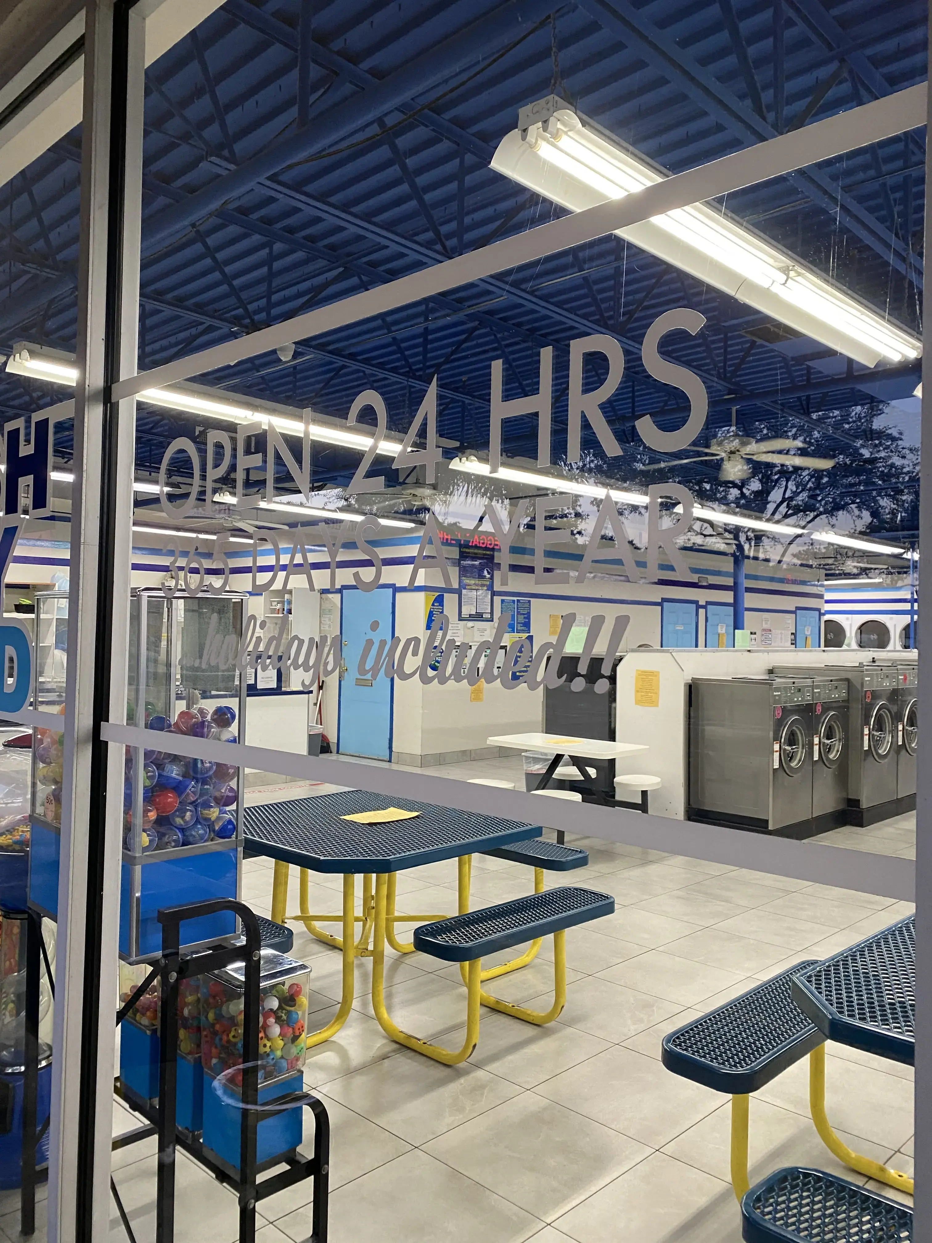 24-hour JUMBO Machine Laundromat thumbnail 7
