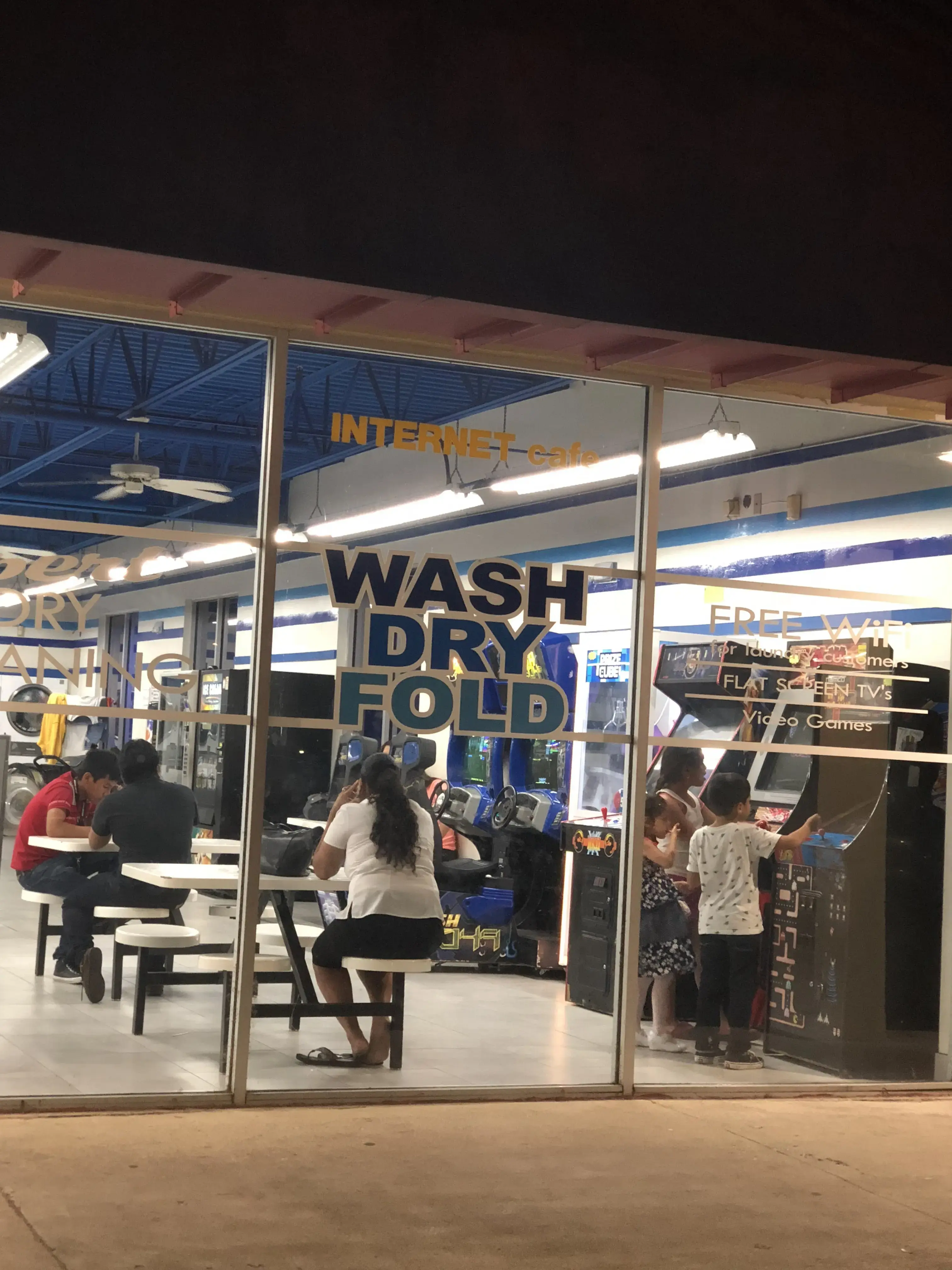 24-hour JUMBO Machine Laundromat - Image 5