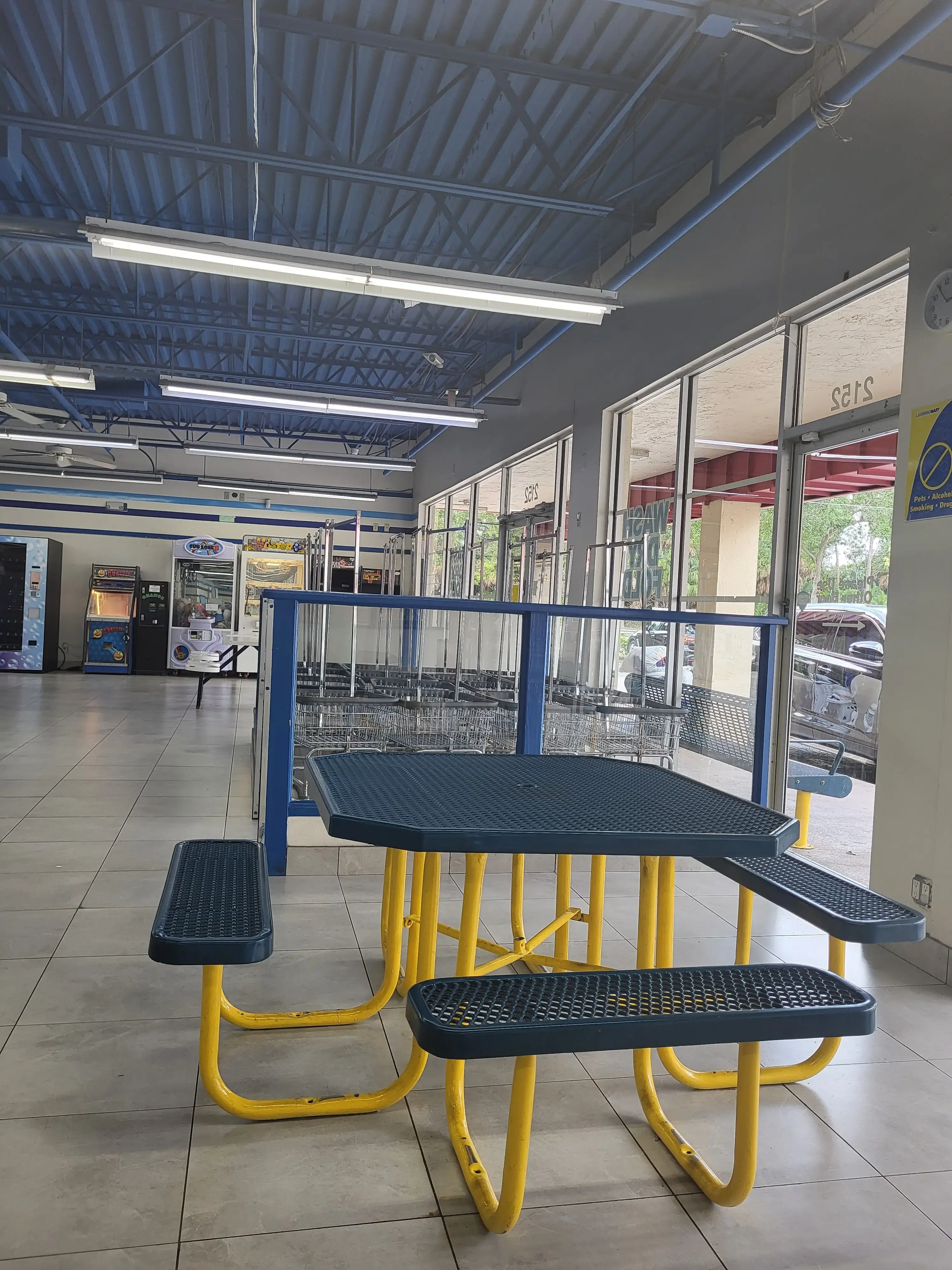 24-hour JUMBO Machine Laundromat - Image 6