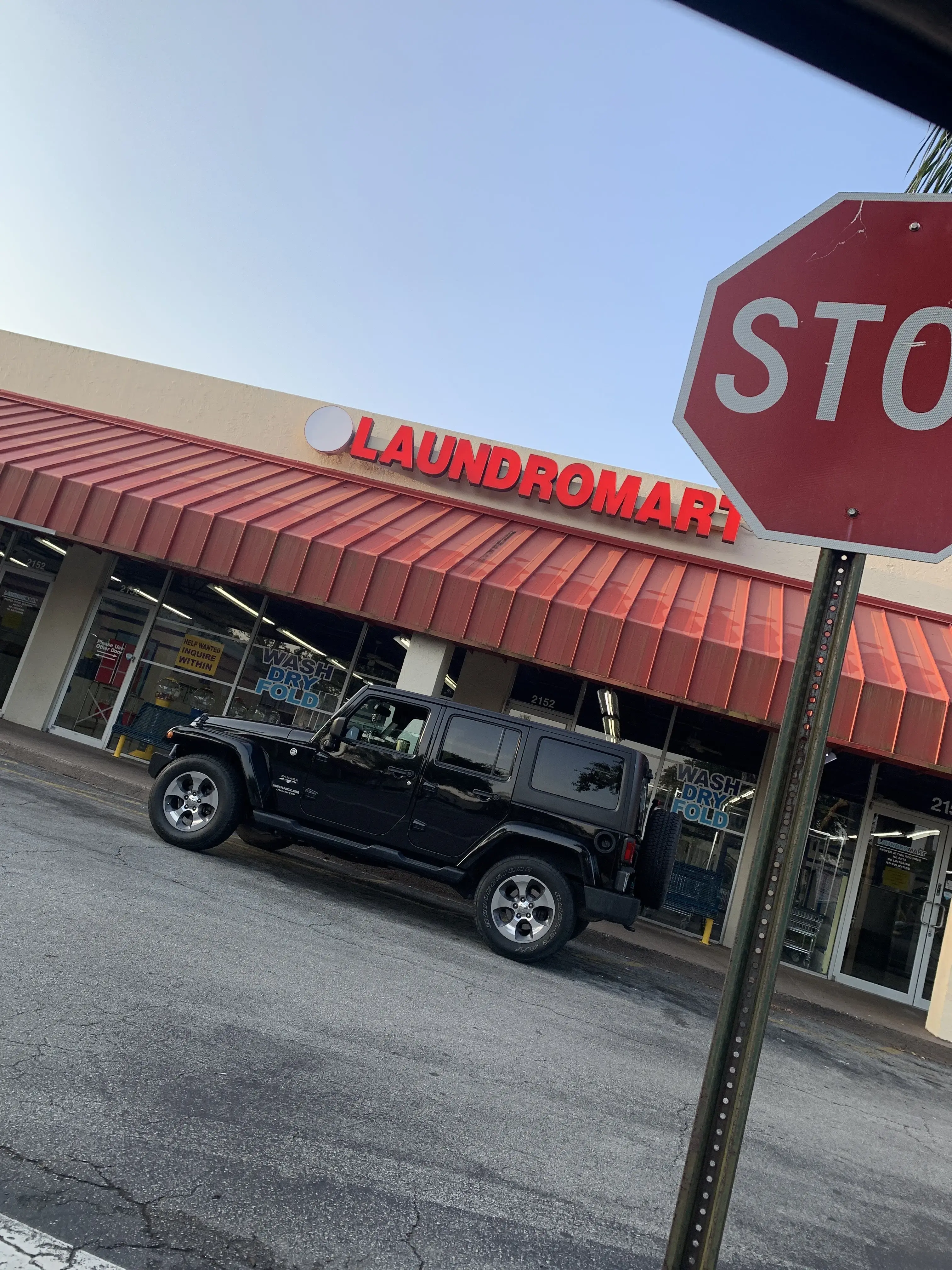 24-hour JUMBO Machine Laundromat thumbnail 3