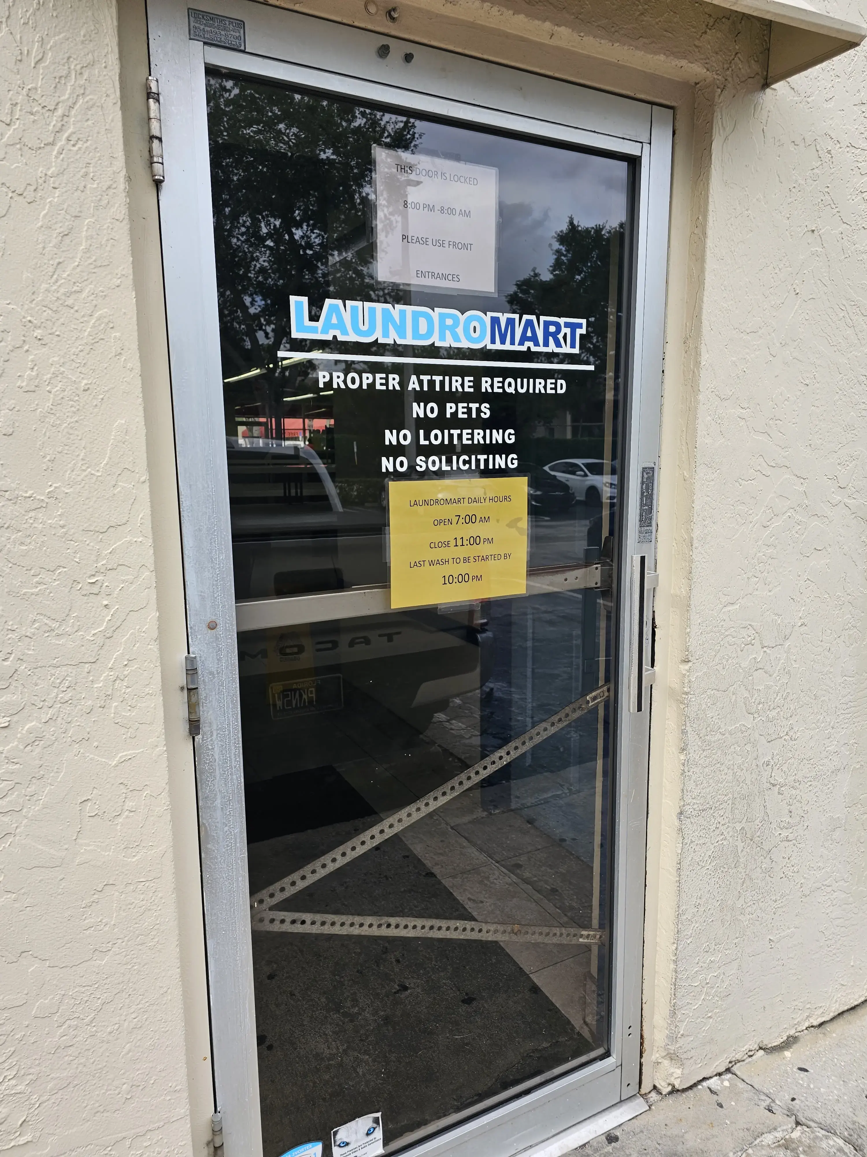 24-hour JUMBO Machine Laundromat - Image 18