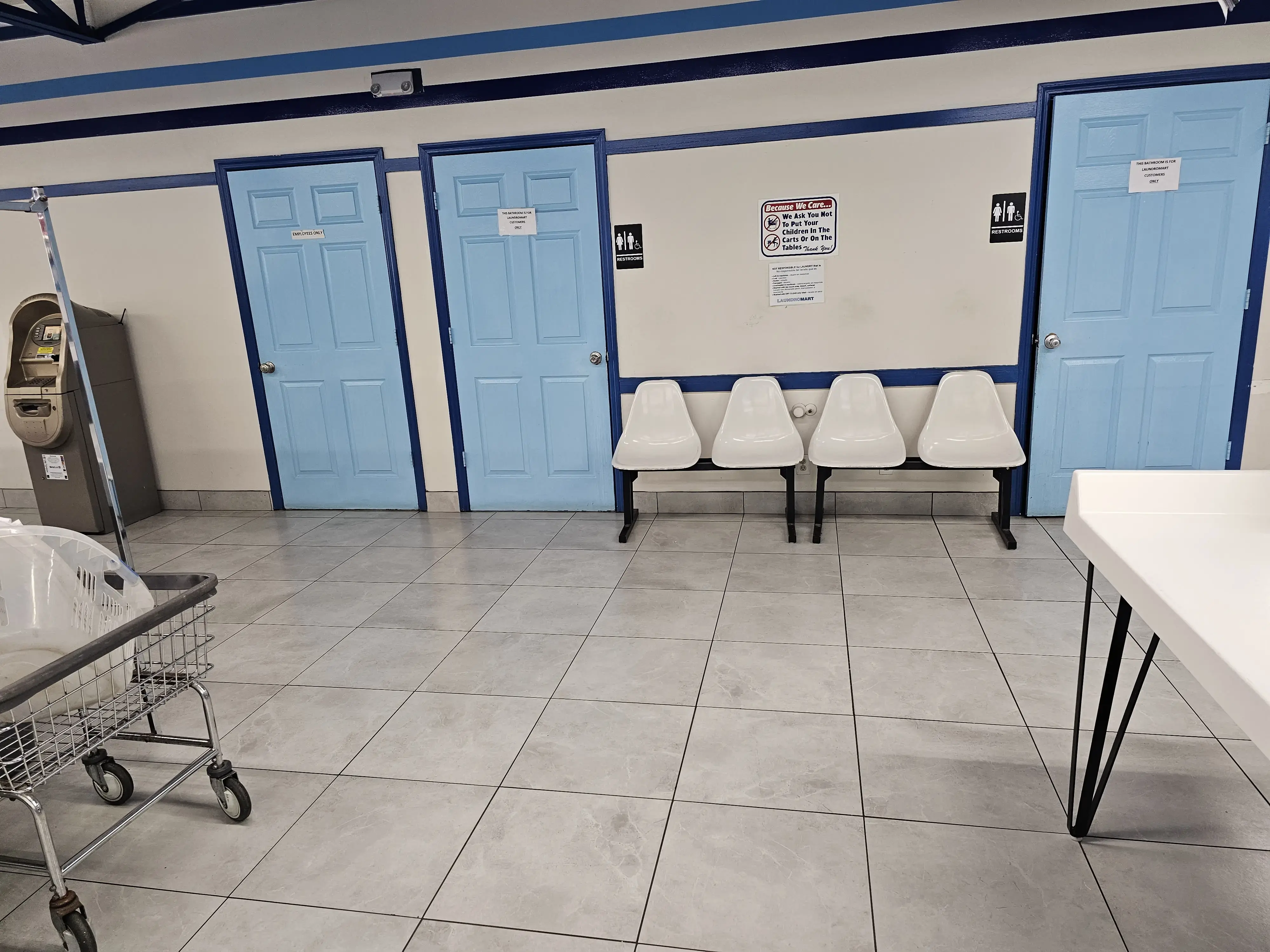 24-hour JUMBO Machine Laundromat thumbnail 11