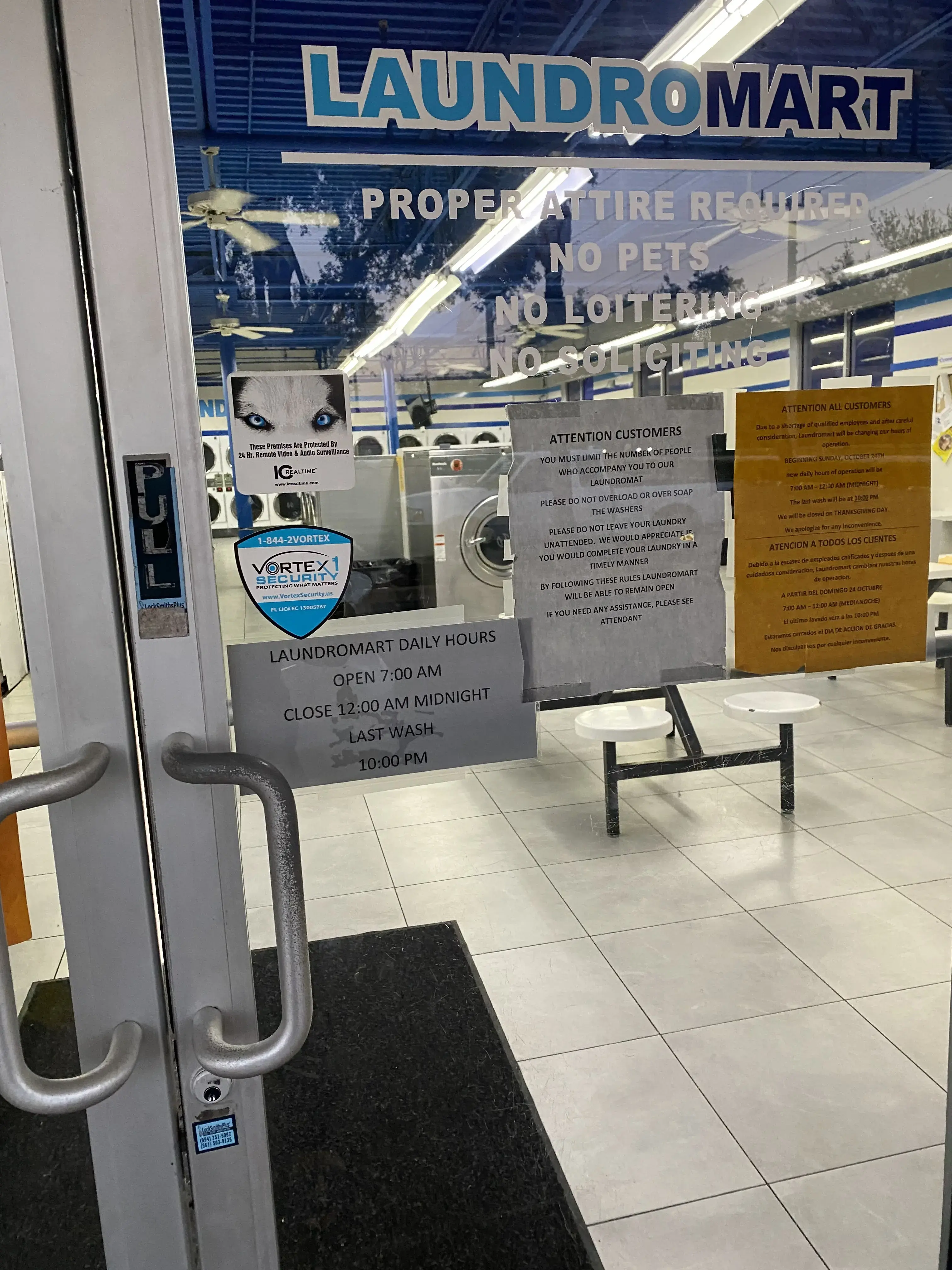 24-hour JUMBO Machine Laundromat thumbnail 12