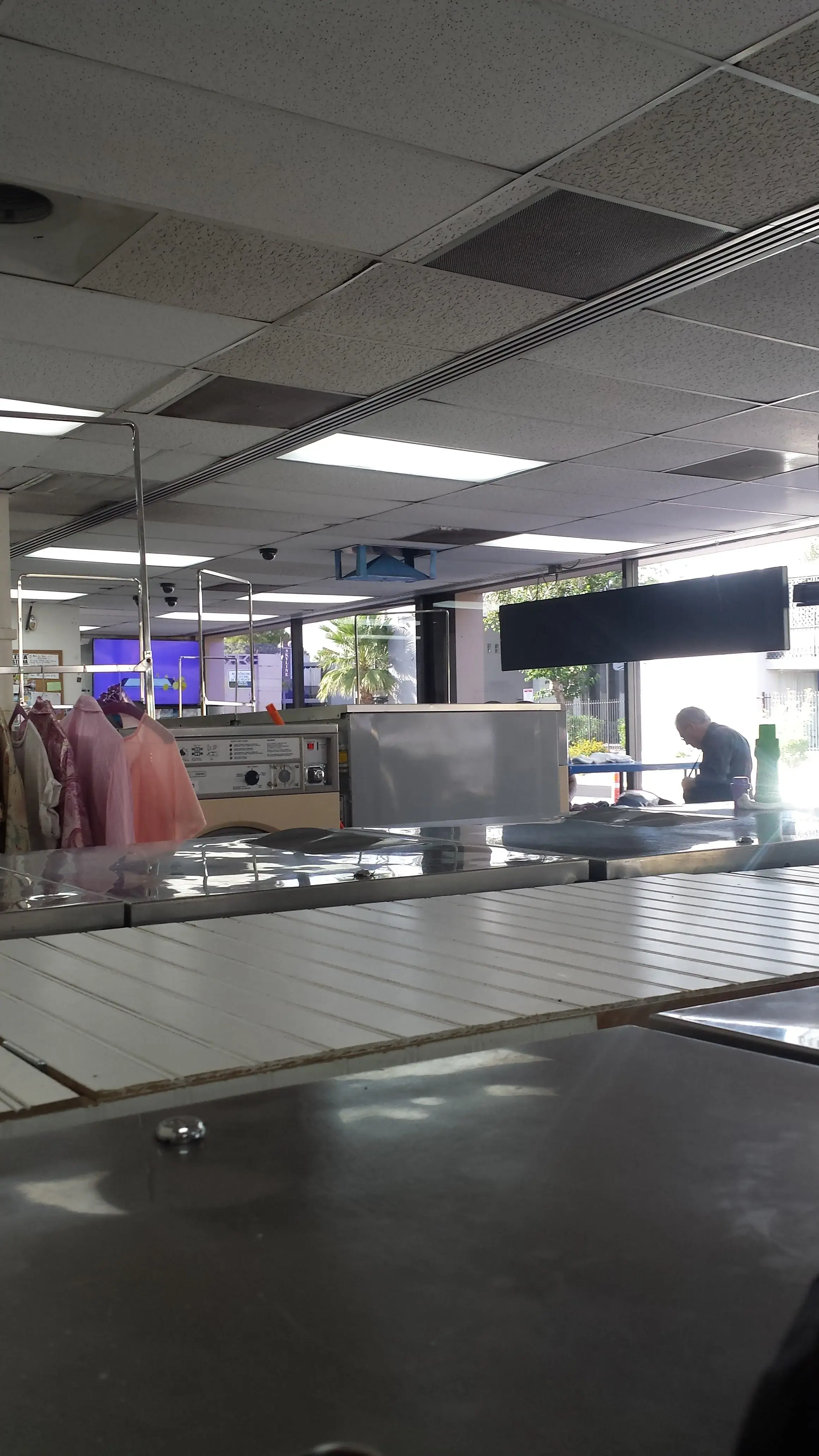 24 Hour Laundromat thumbnail 5
