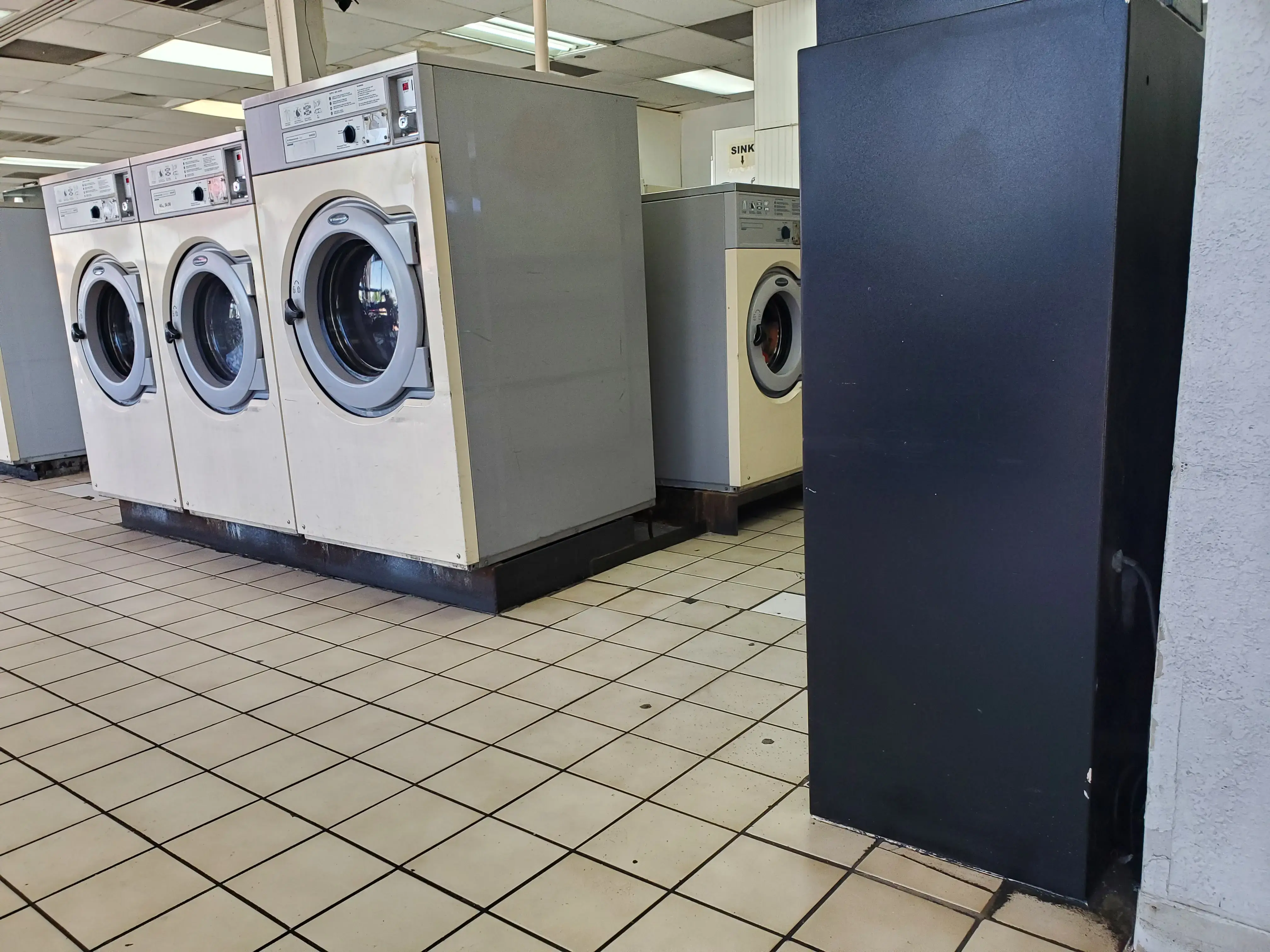 24 Hour Laundromat thumbnail 1