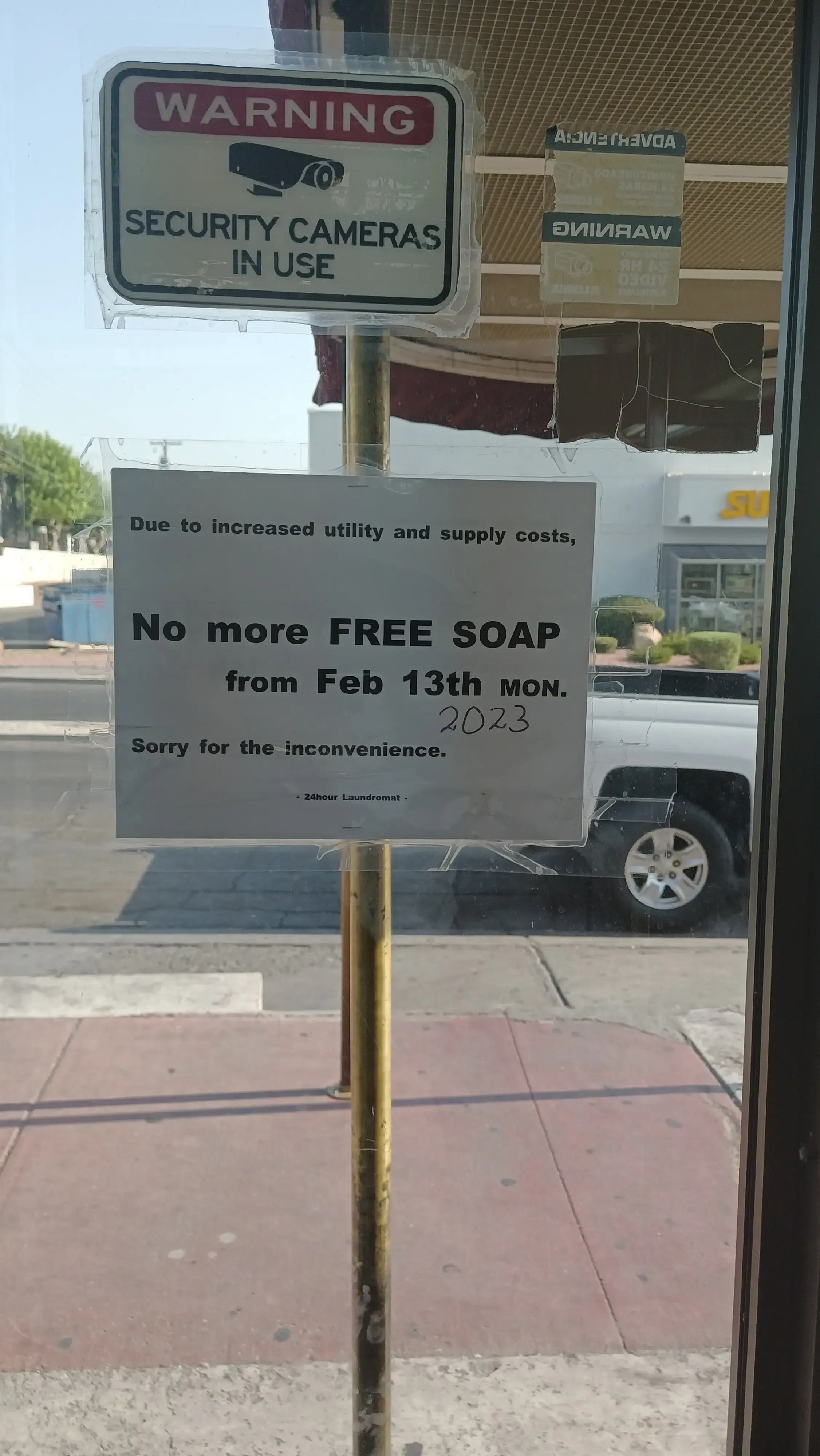 24 Hour Laundromat thumbnail 19