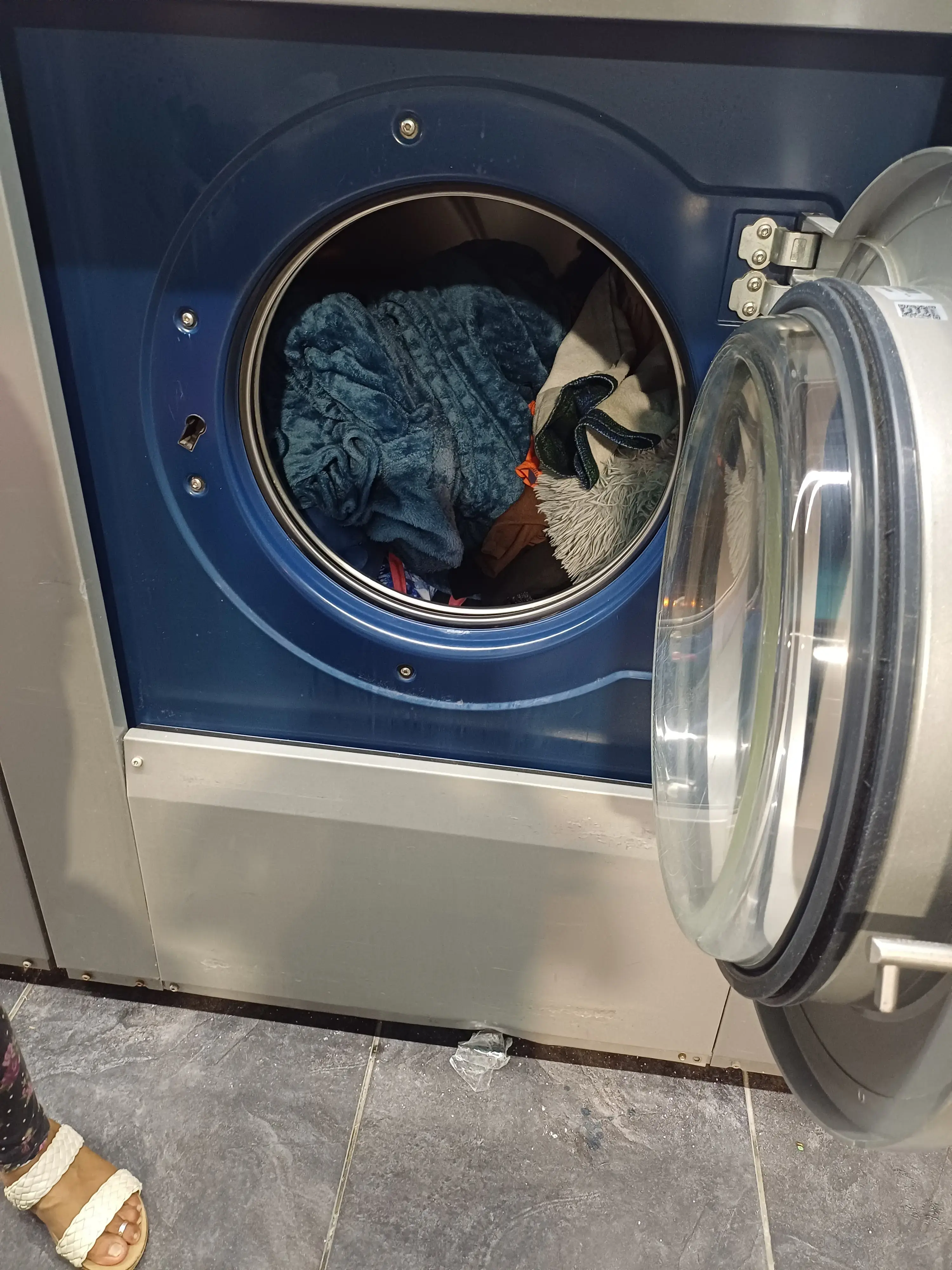 24 Hour Laundromat | Washateria | Wash & Fold thumbnail 4