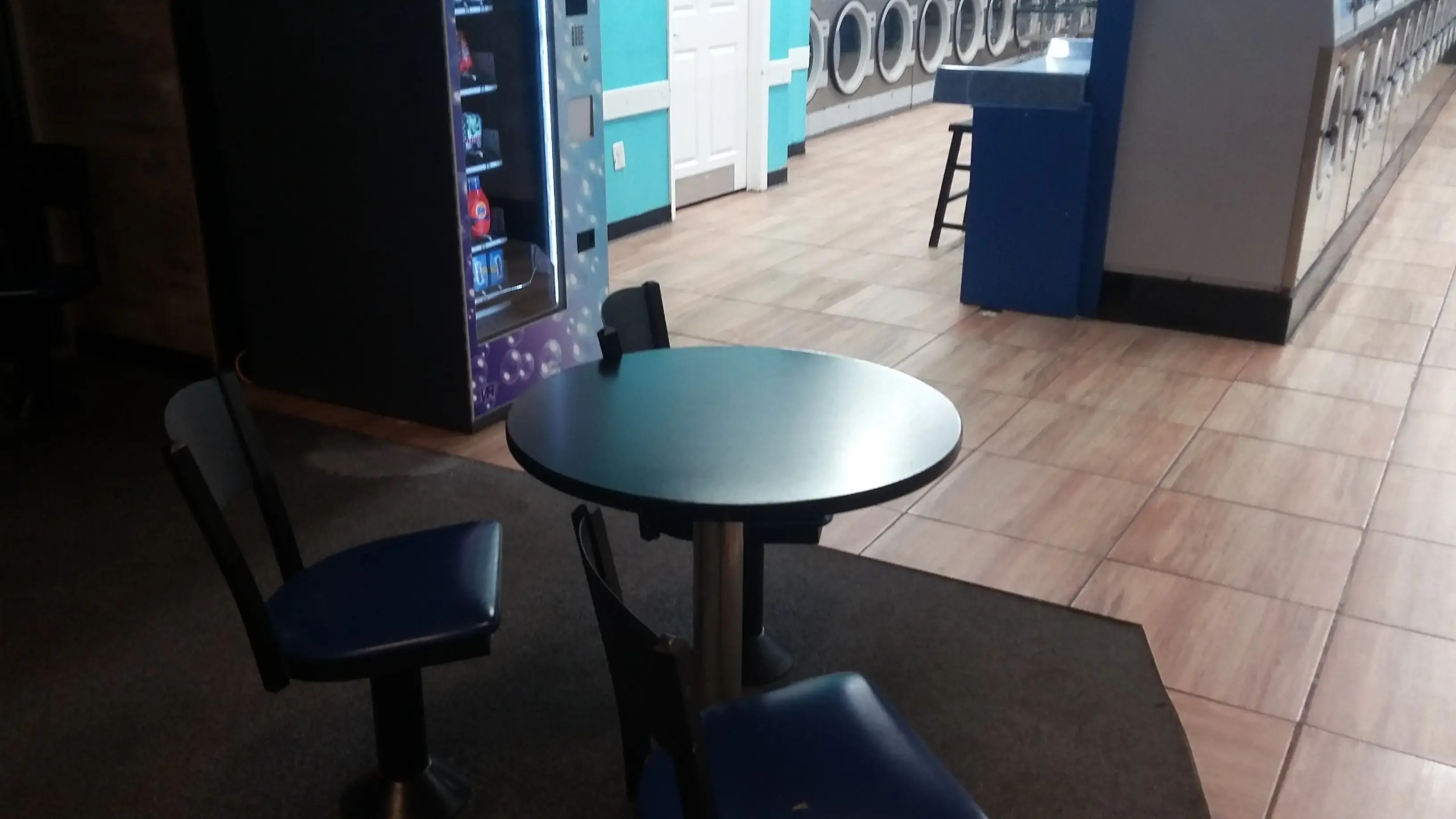 24 Hour Laundromat | Washateria | Wash & Fold - Image 18