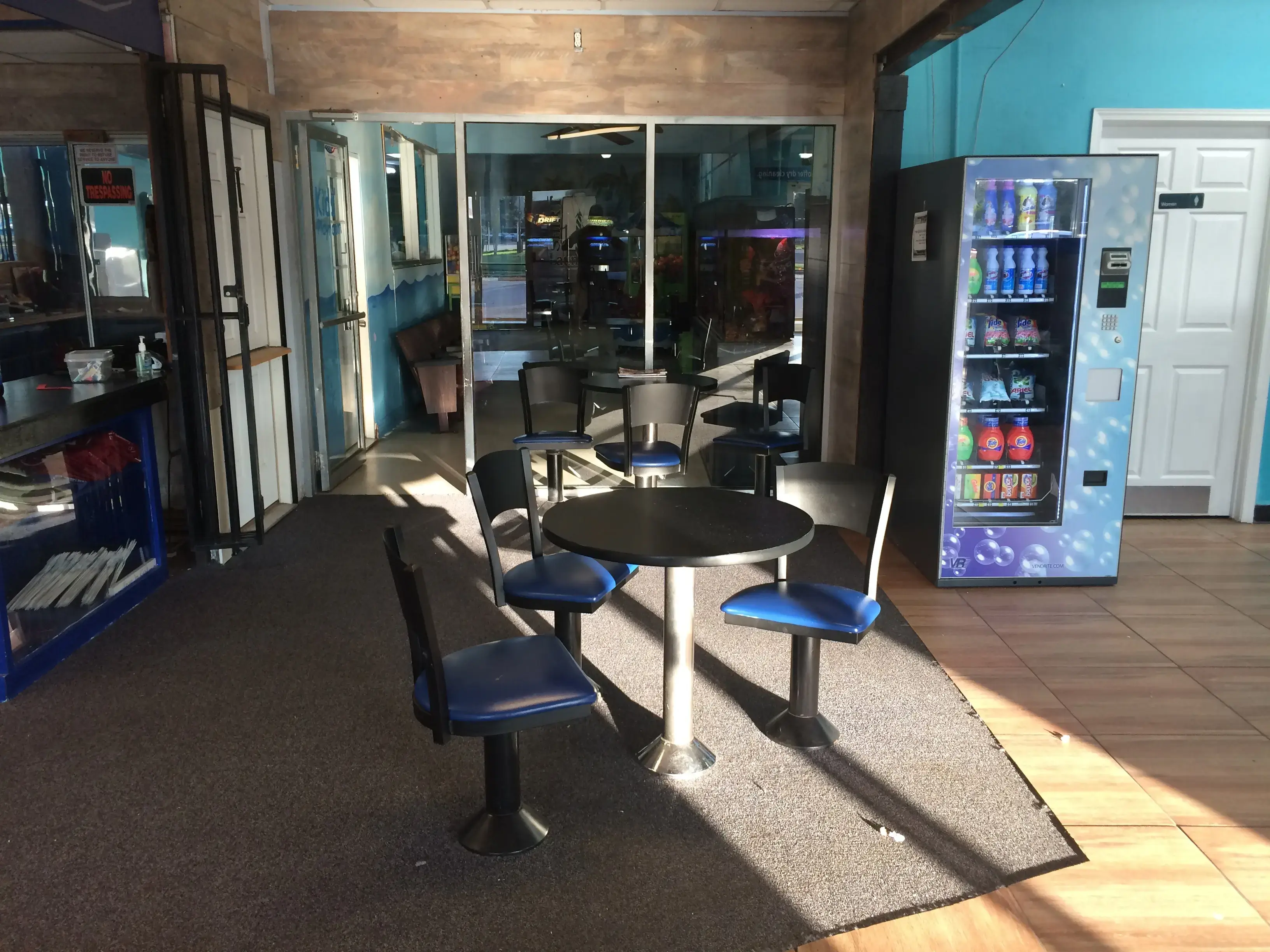 24 Hour Laundromat | Washateria | Wash & Fold - Image 11