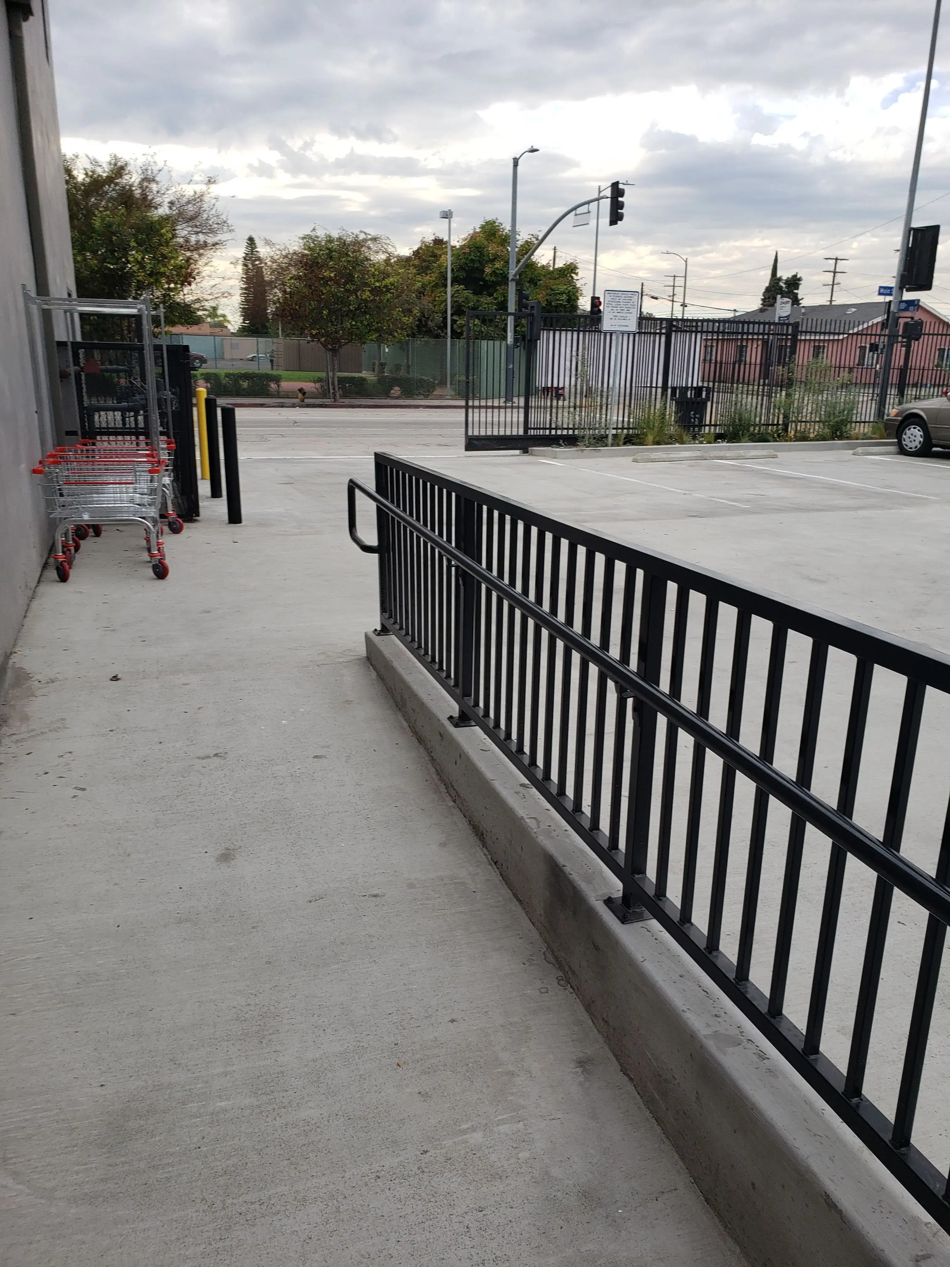 24 HR coin laundry thumbnail 9