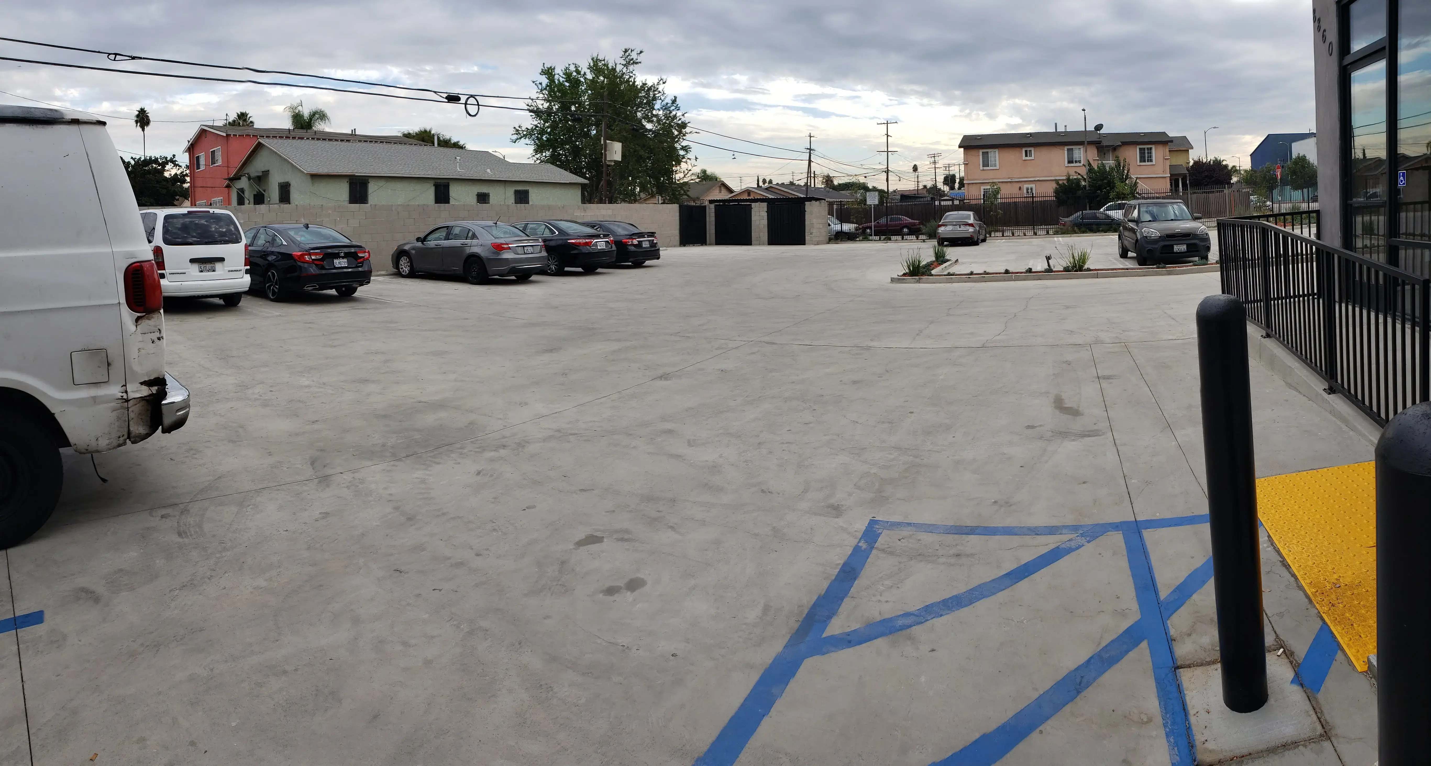 24 HR coin laundry - Image 2