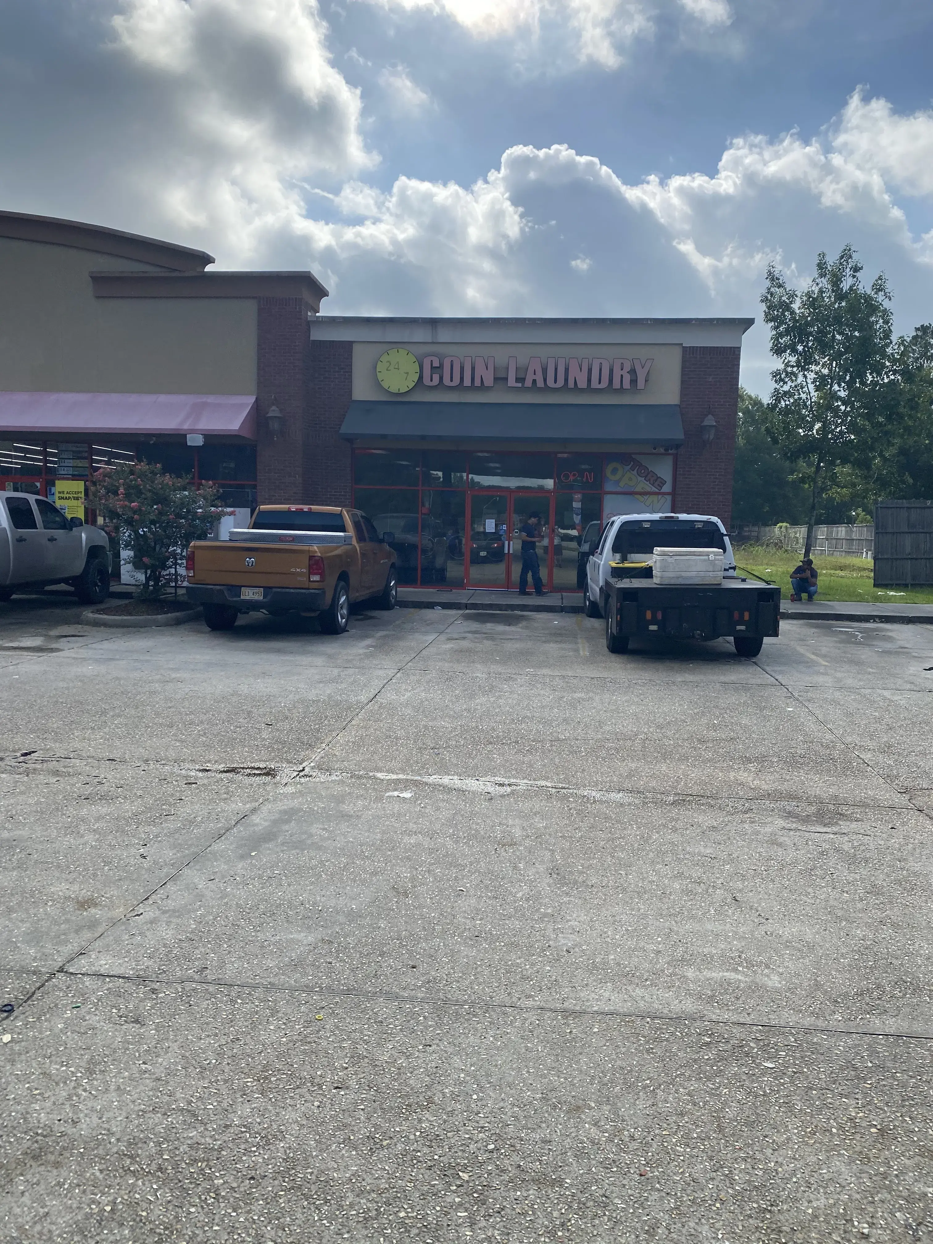 24/7 Coin Laundry thumbnail 2