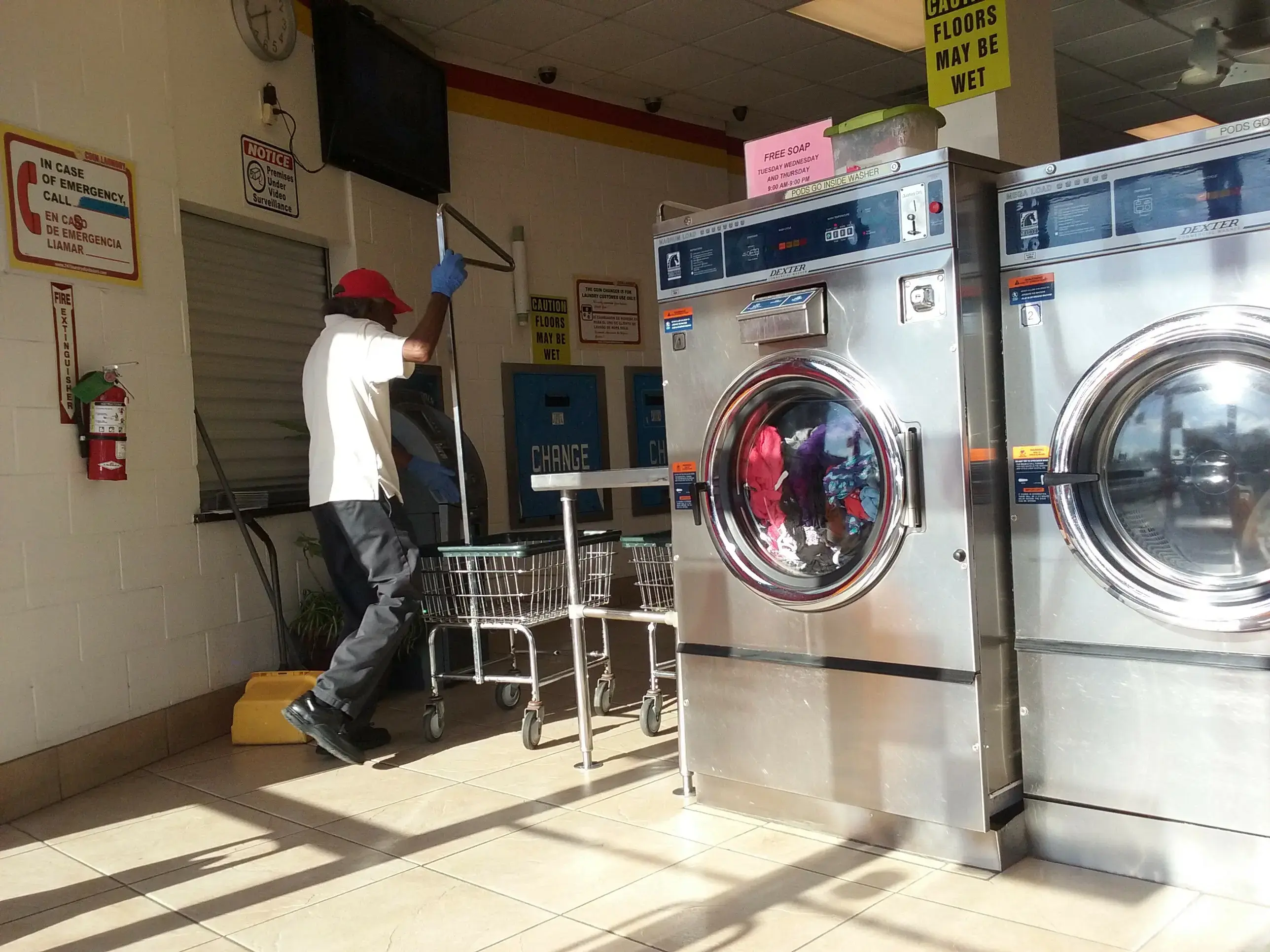 24/7 Coin Laundry thumbnail 11