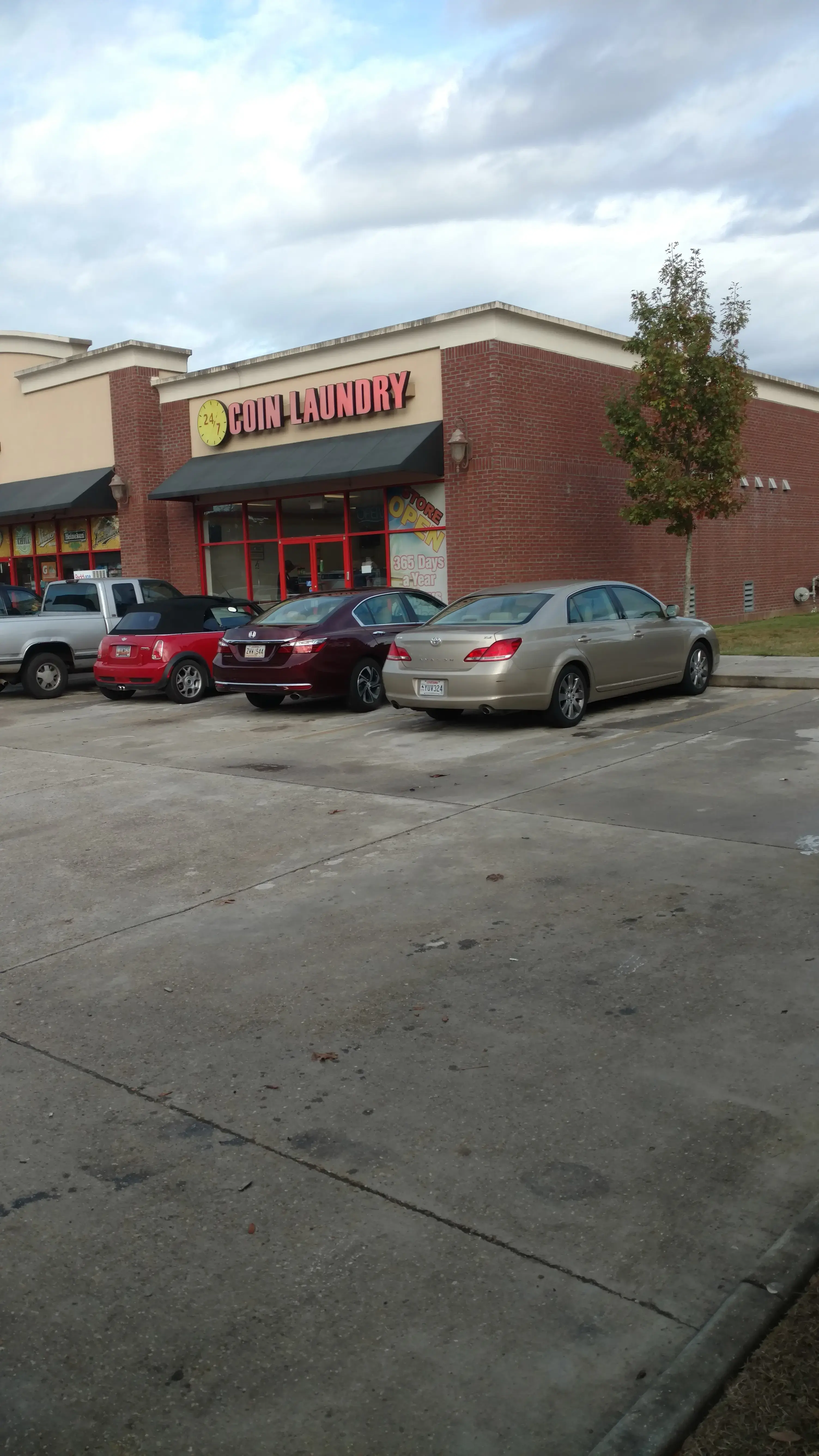 24/7 Coin Laundry - Image 15